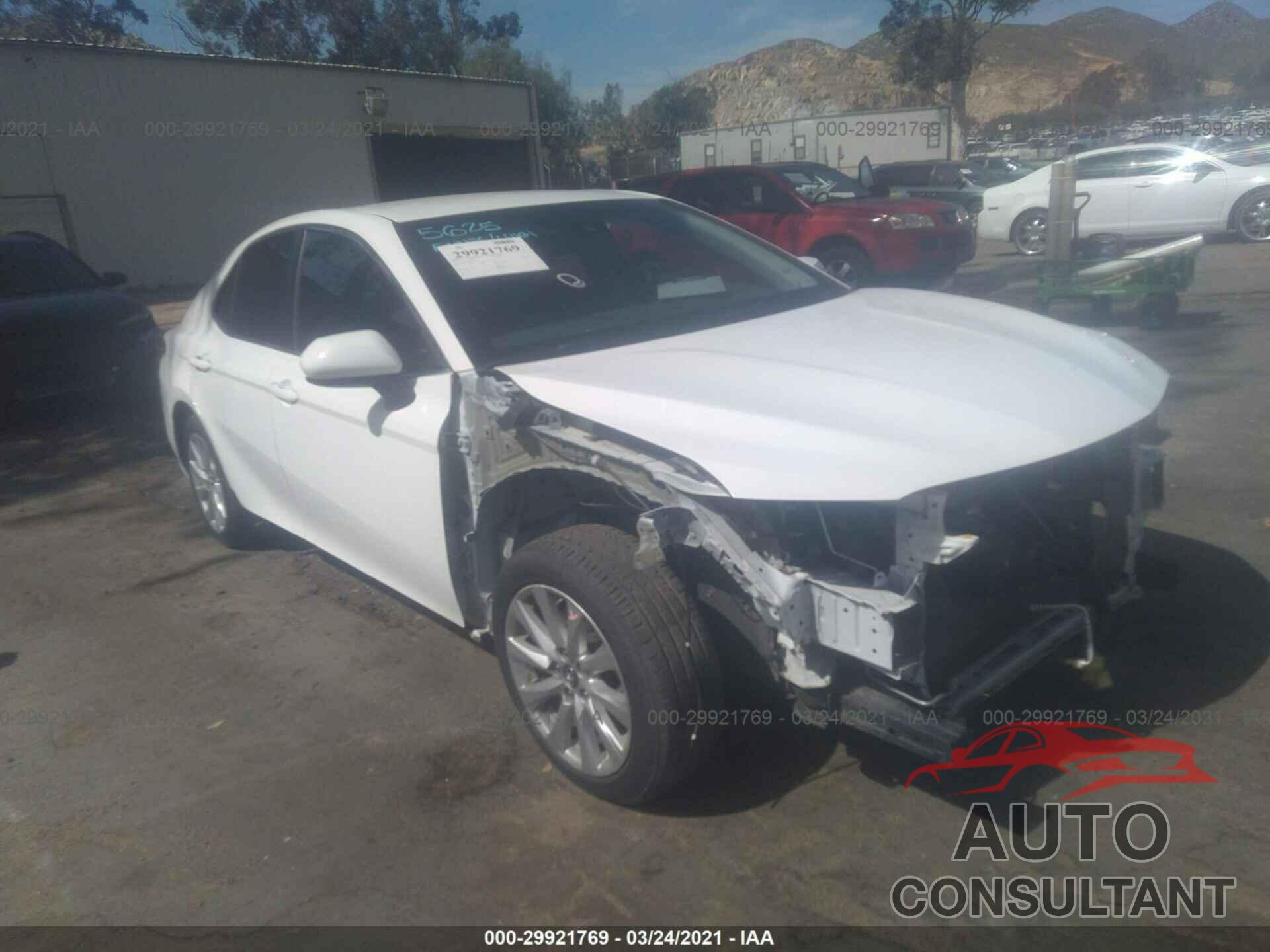 TOYOTA CAMRY 2018 - 4T1B11HK5JU023569