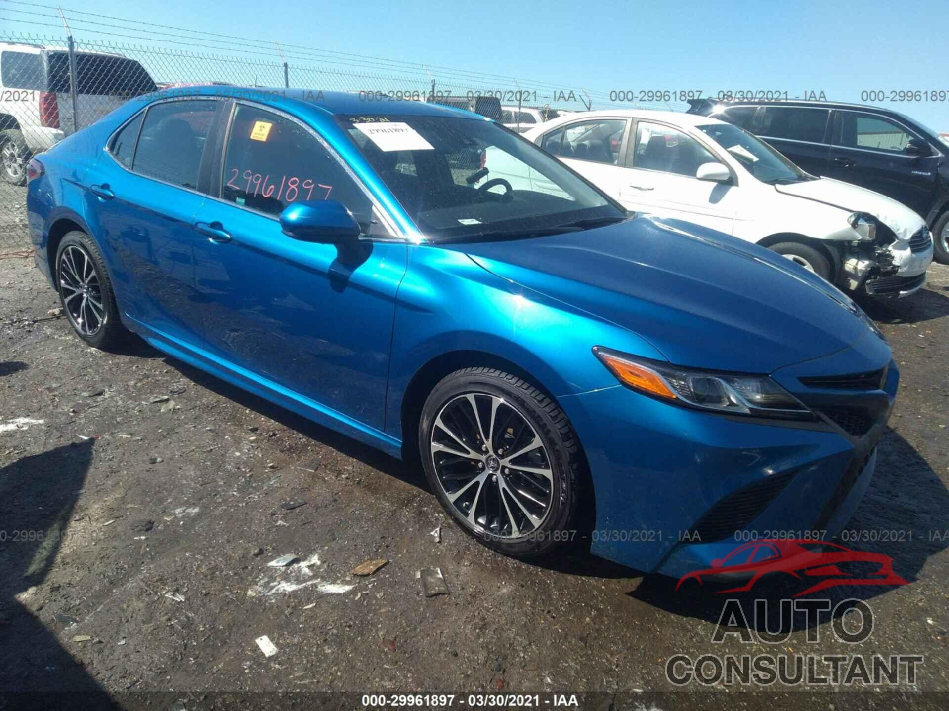 TOYOTA CAMRY 2018 - 4T1B11HK9JU115431