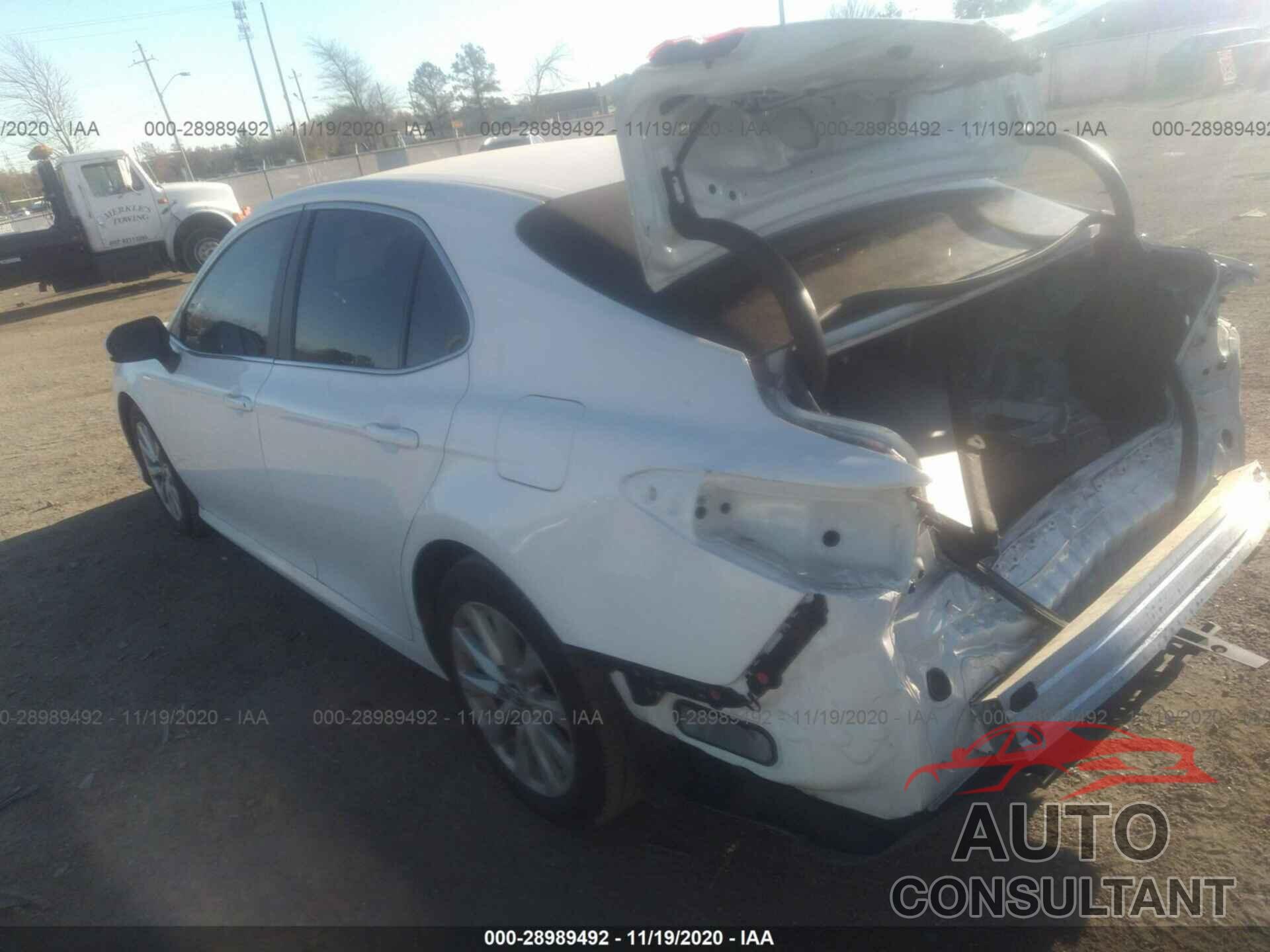 TOYOTA CAMRY 2018 - 4T1B11HK4JU568646