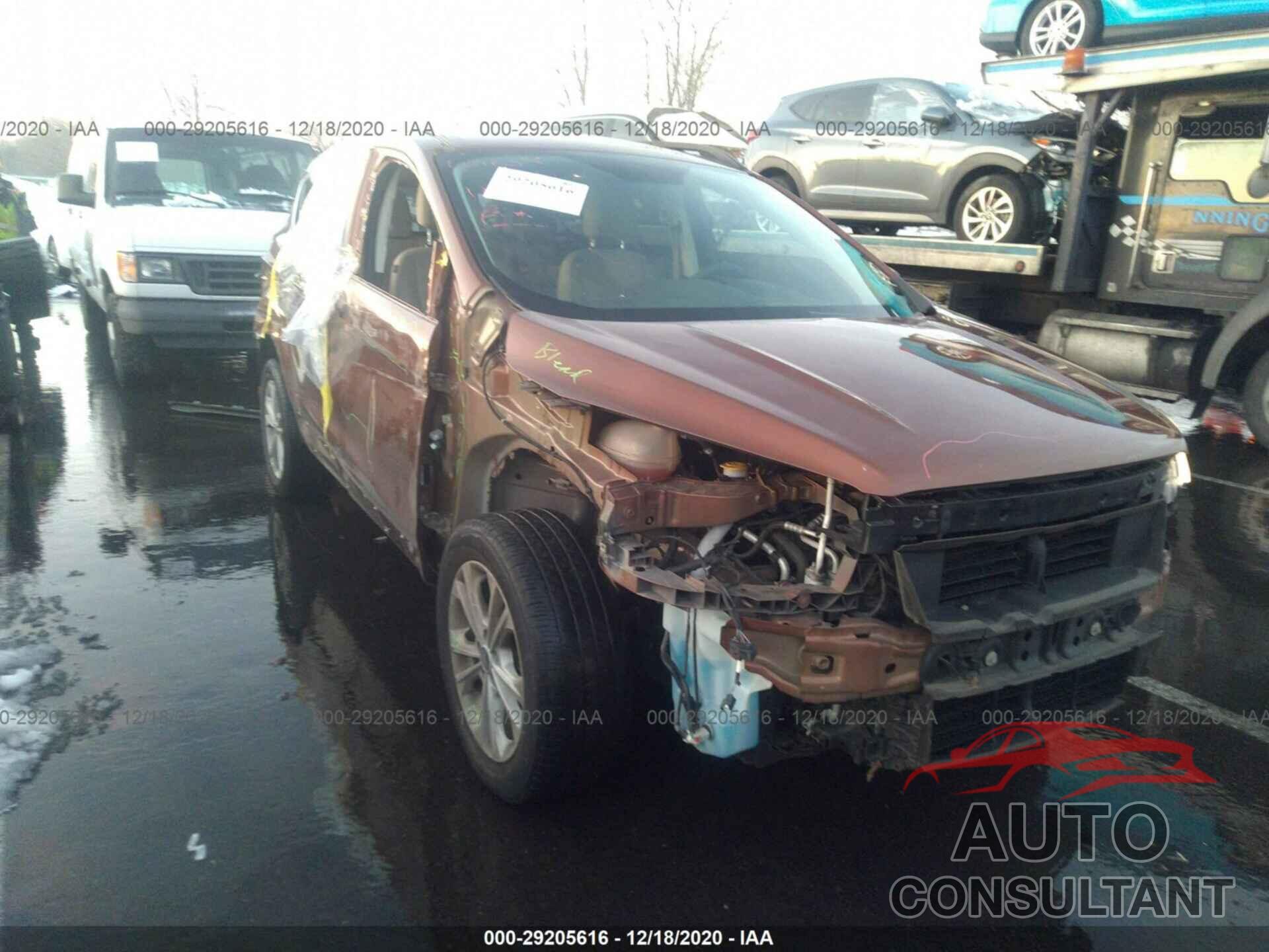 FORD ESCAPE 2017 - 1FMCU9GD3HUC33613