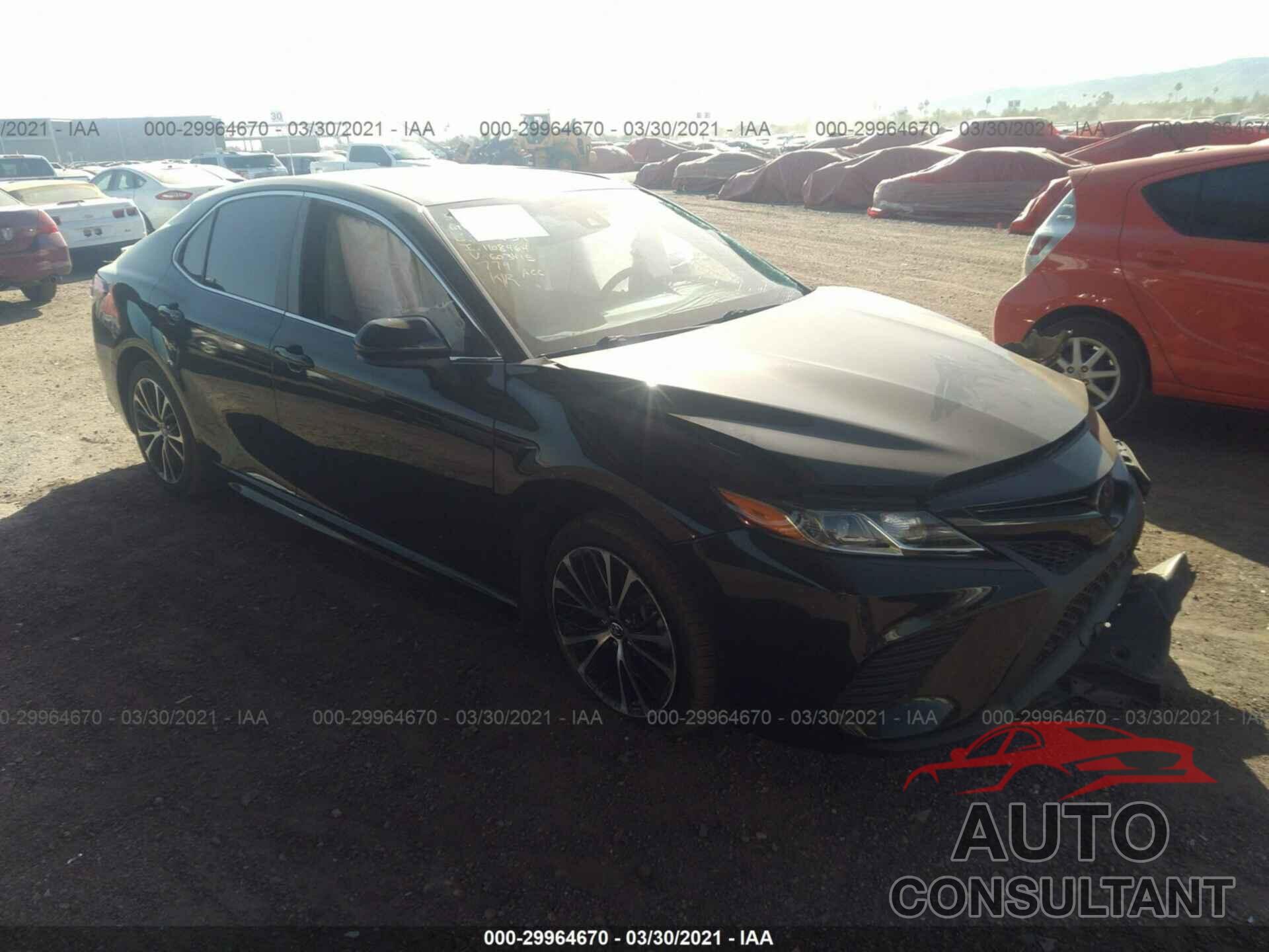 TOYOTA CAMRY 2018 - 4T1B11HK8JU603415