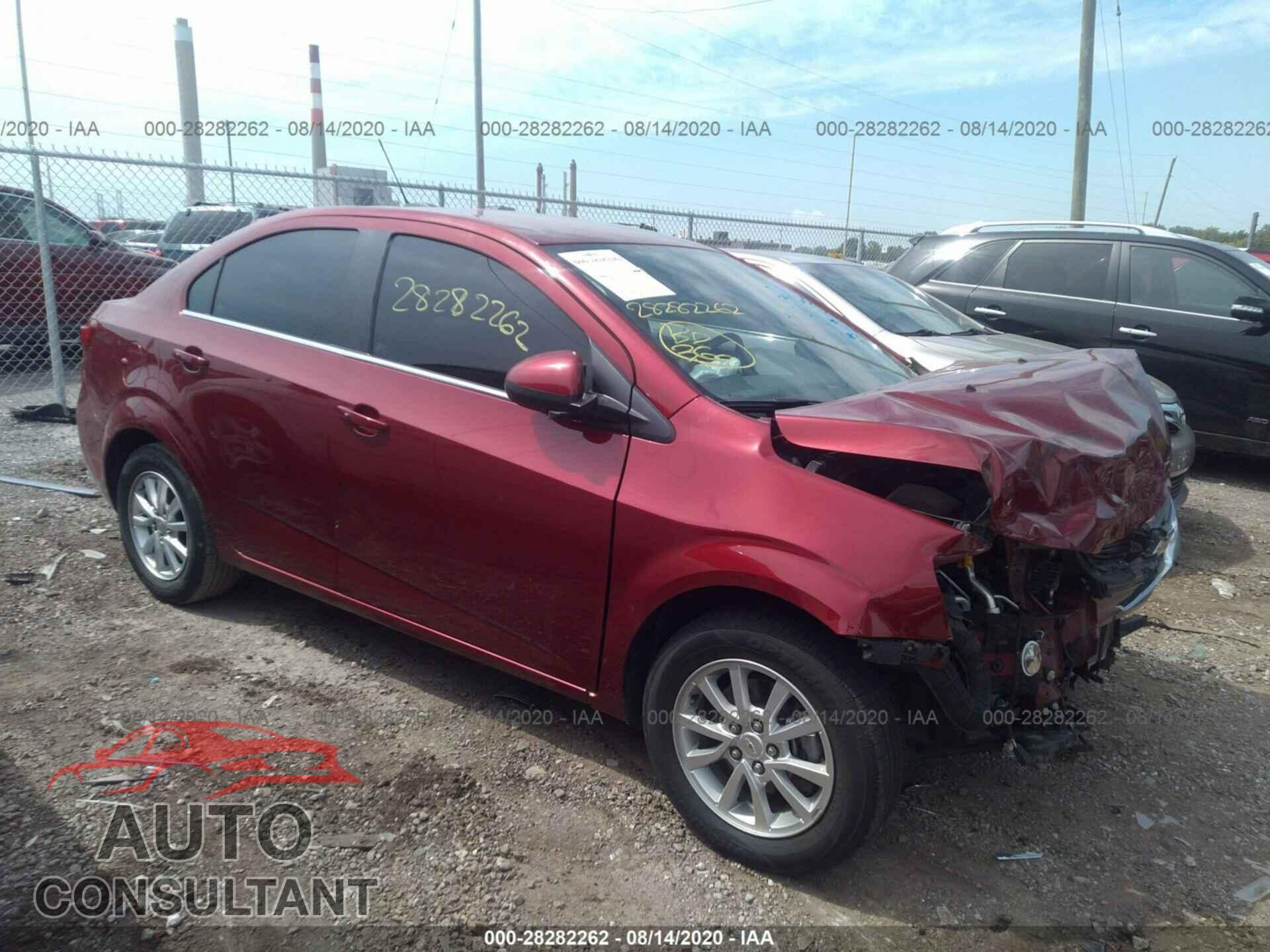 CHEVROLET SONIC 2018 - 1G1JD5SH1J4102080