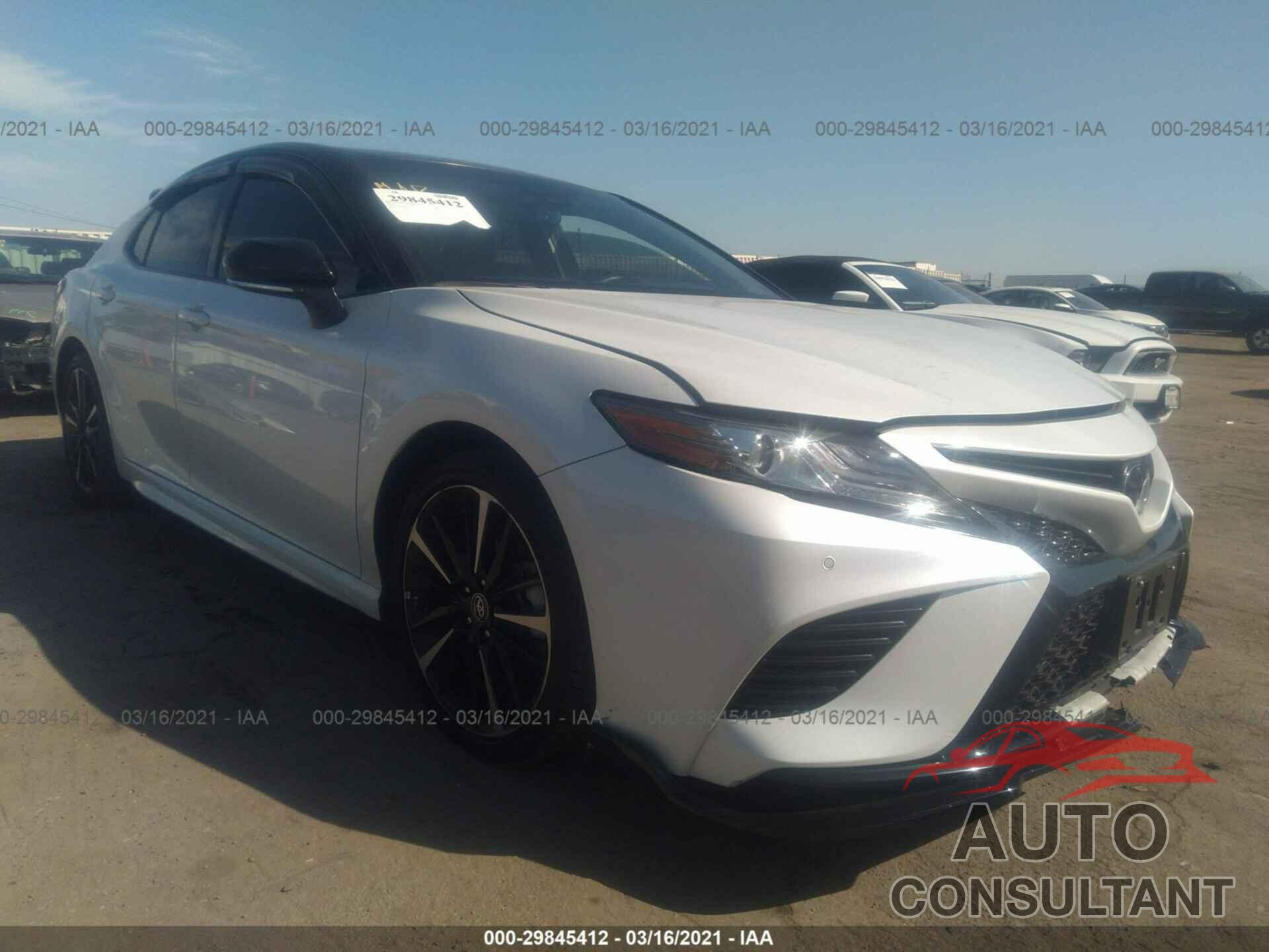TOYOTA CAMRY 2018 - 4T1B61HK6JU153555