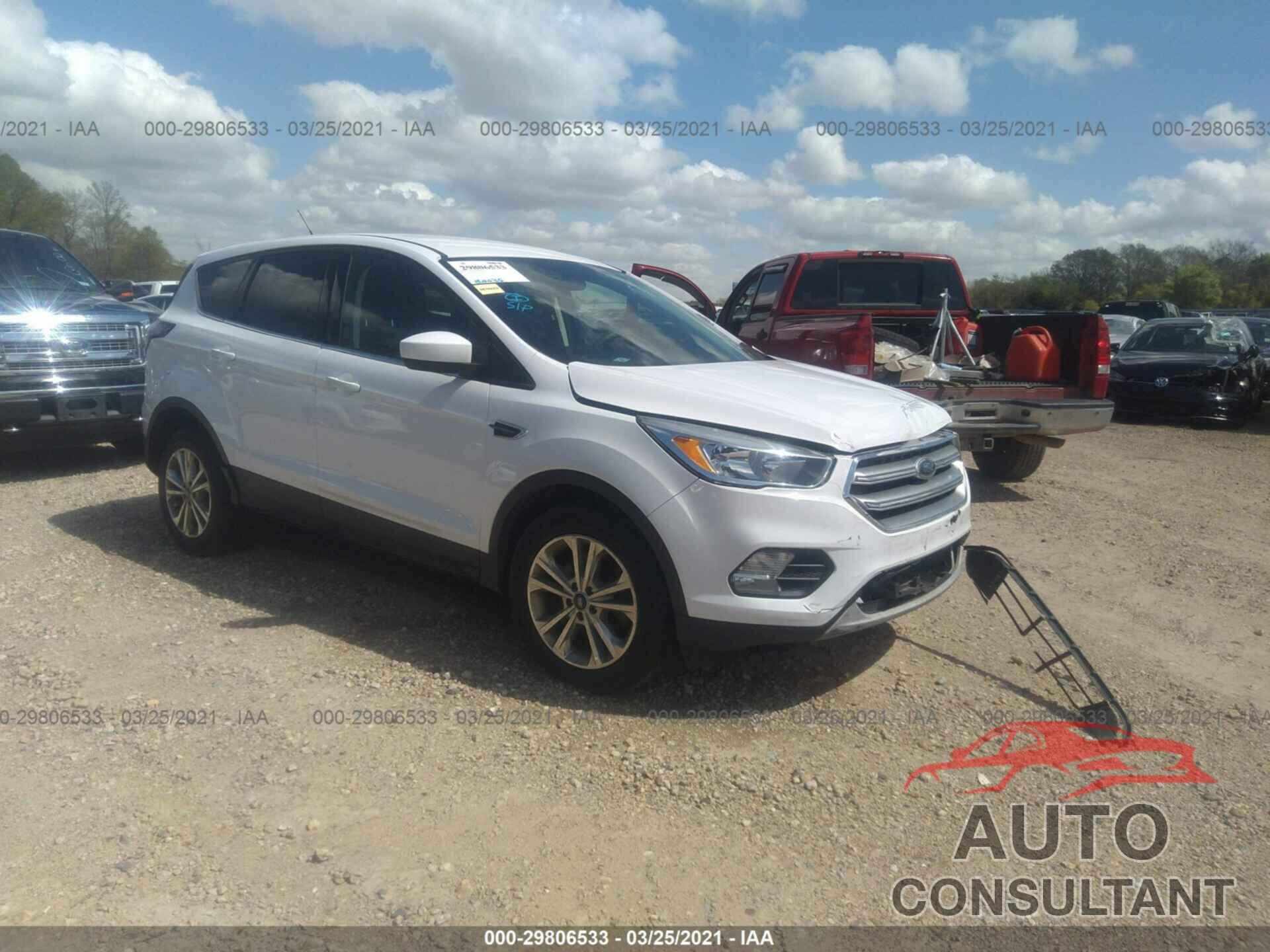 FORD ESCAPE 2017 - 1FMCU0G9XHUC53199