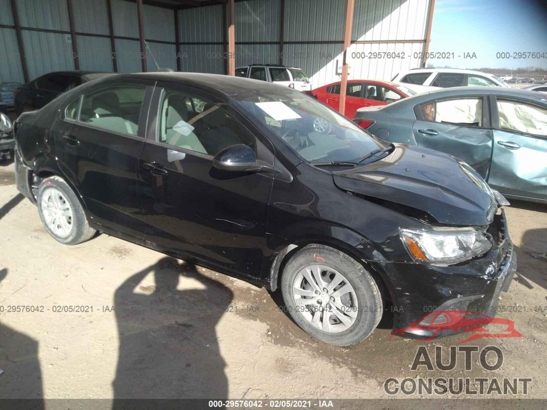 CHEVROLET SONIC 2019 - 1G1JB5SB5K4110136