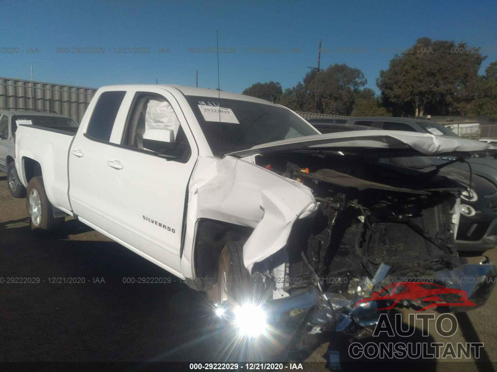 CHEVROLET SILVERADO 1500 2018 - 1GCRCREH5JZ295255