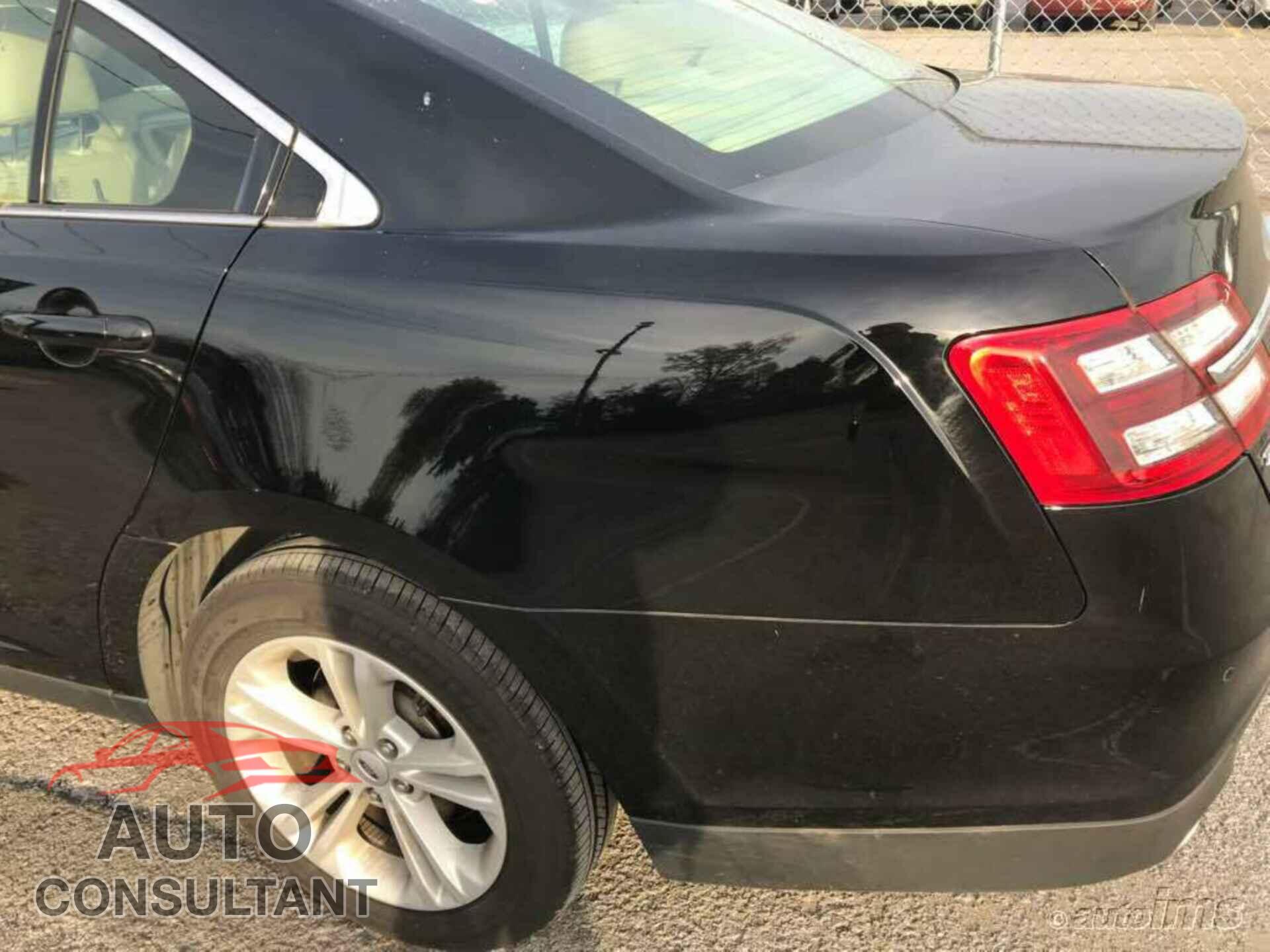 FORD TAURUS 2018 - 1FAHP2E85JG119184