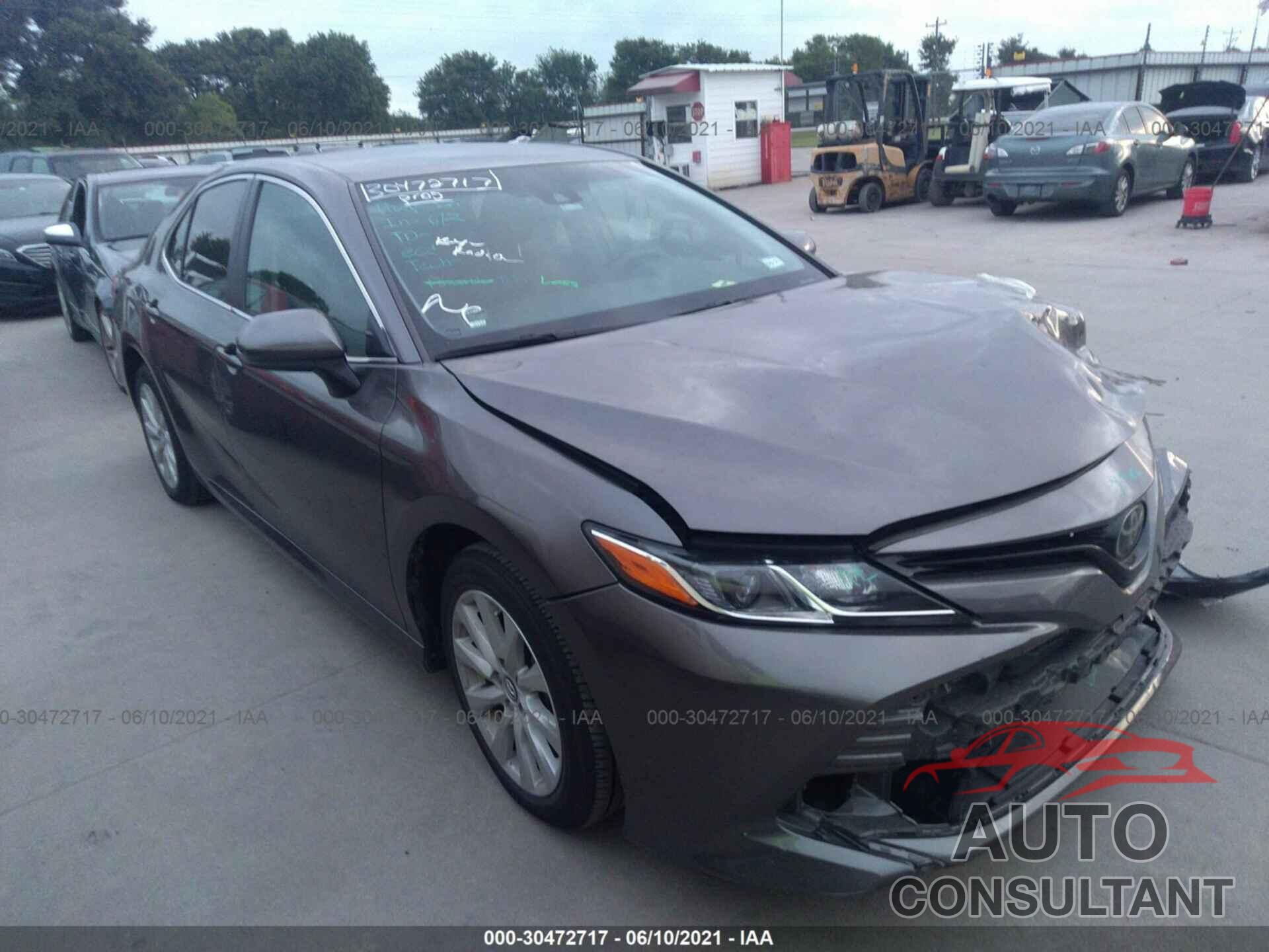 TOYOTA CAMRY 2018 - 4T1B11HK2JU155642