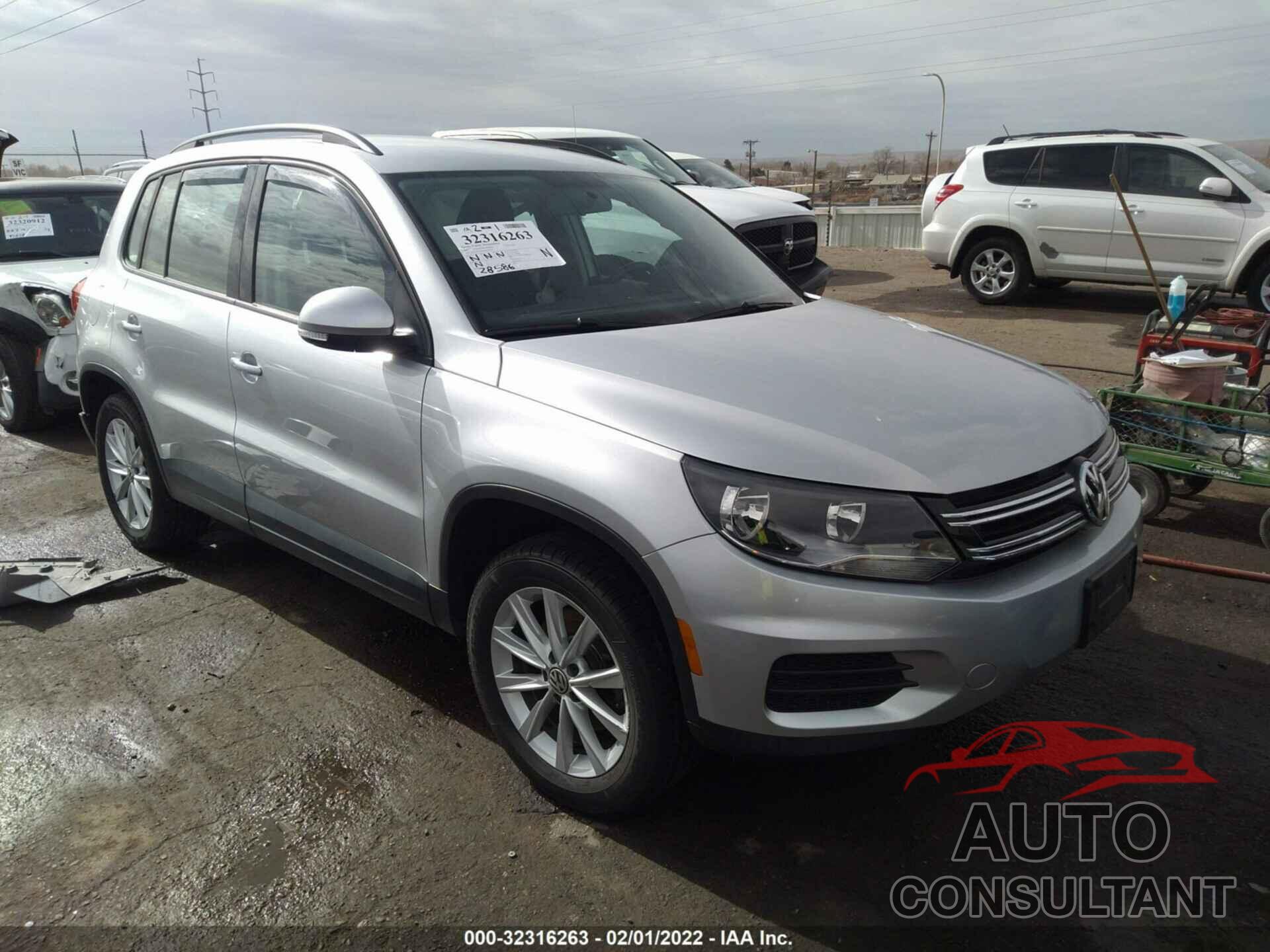 VOLKSWAGEN TIGUAN 2017 - WVGBV7AX4HK047591