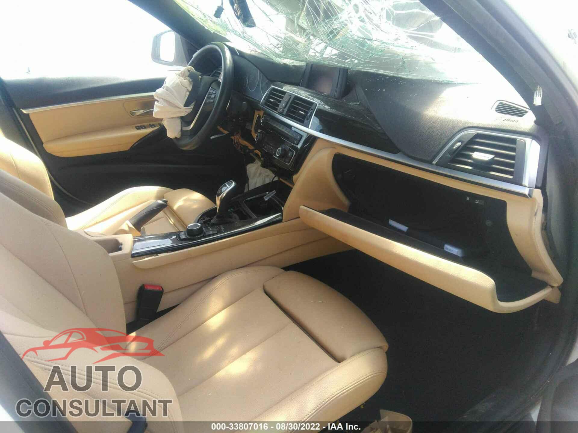 BMW 3 SERIES 2018 - WBA8D9G52JNU69024