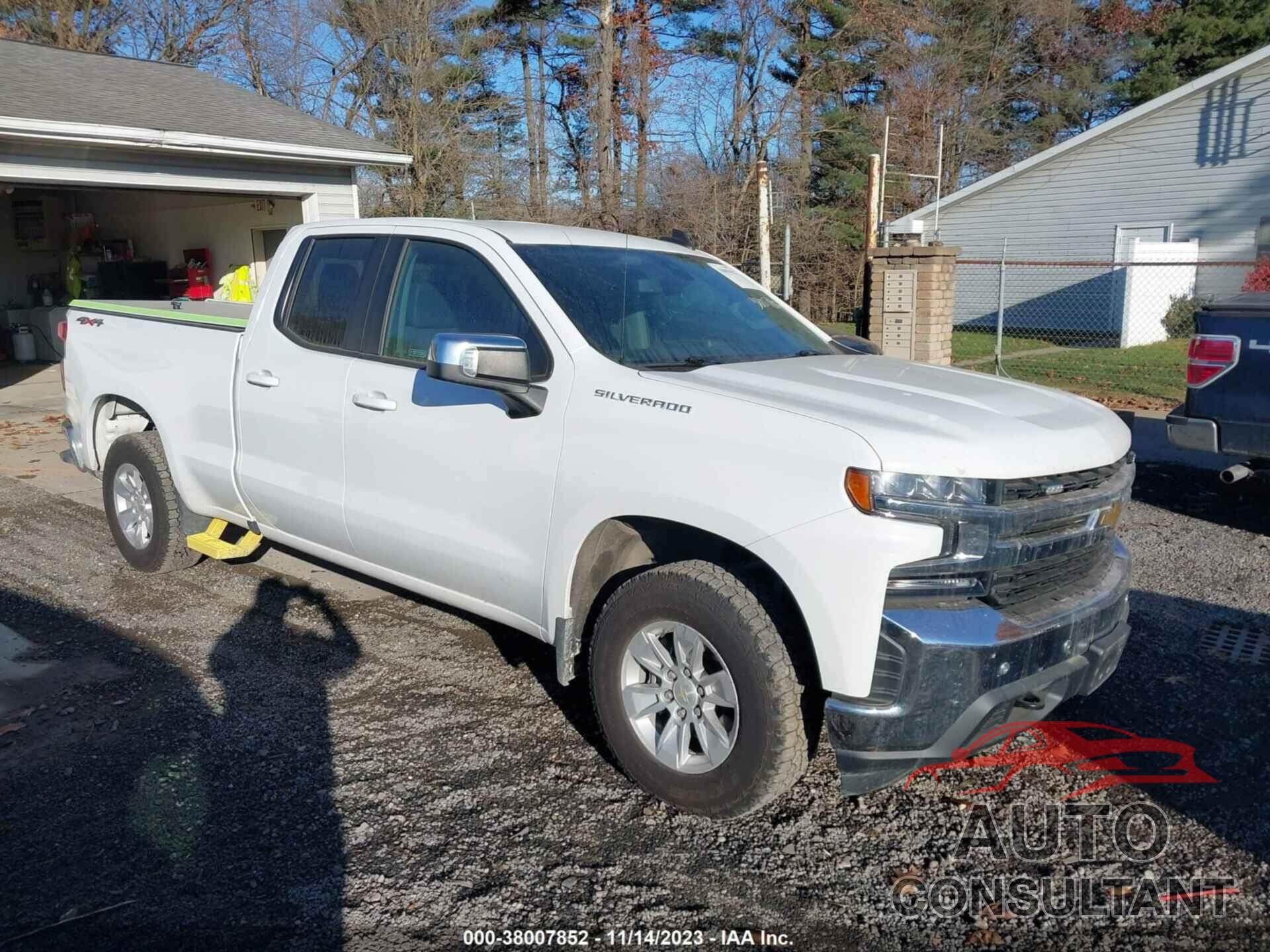 CHEVROLET SILVERADO 1500 2020 - 1GCRYDED5LZ289010