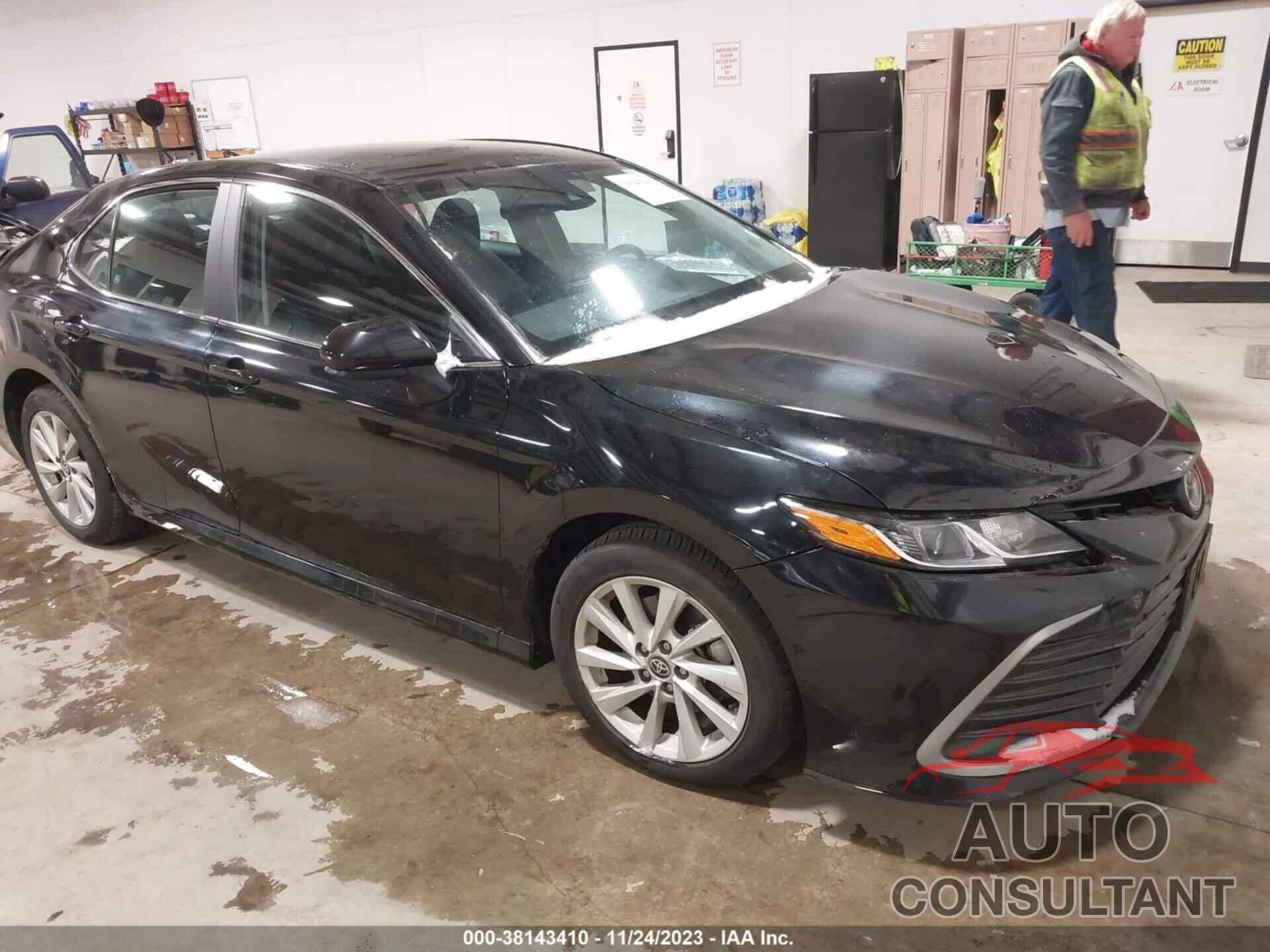 TOYOTA CAMRY 2022 - 4T1C11AK0NU630225