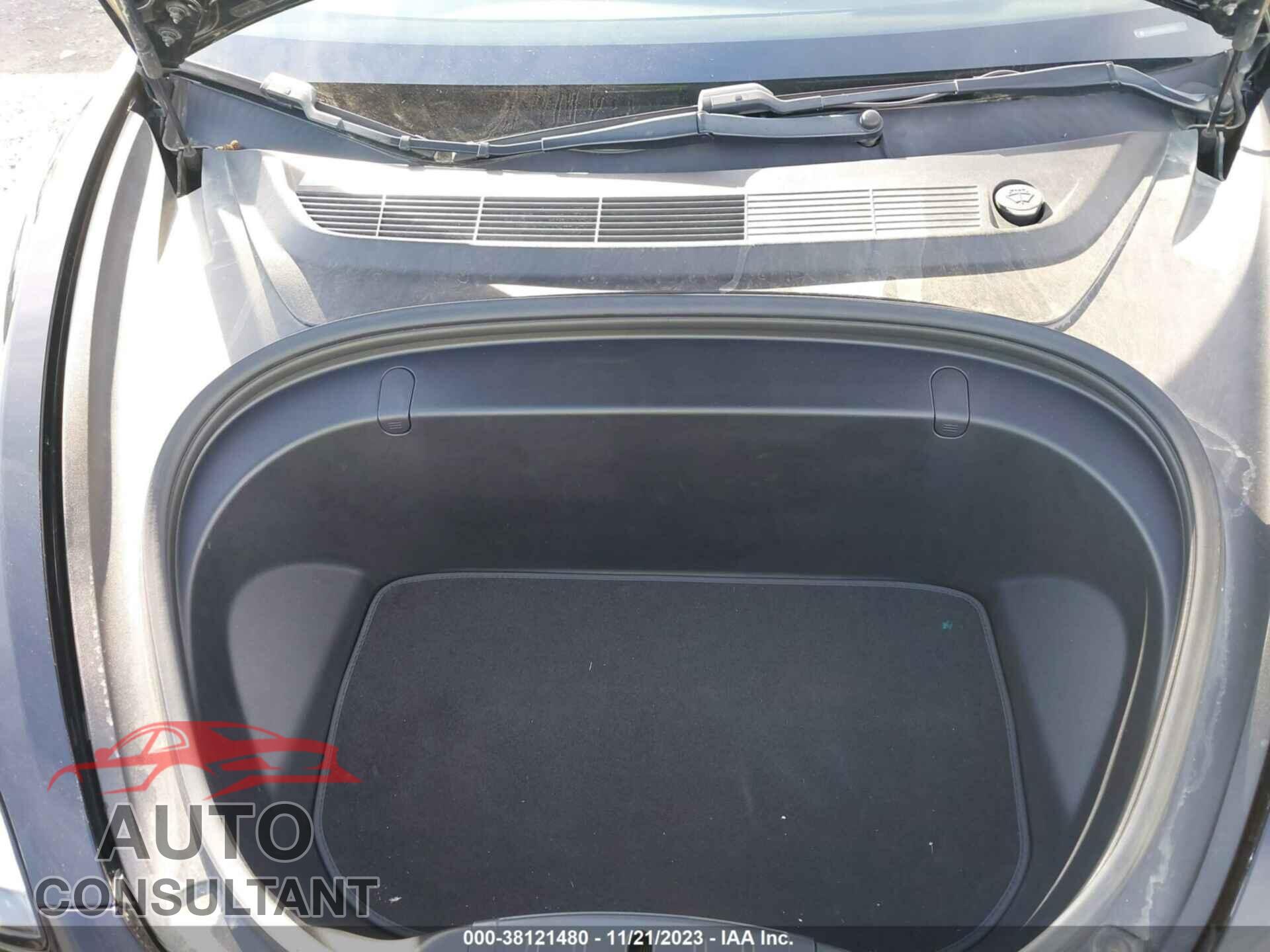 TESLA MODEL 3 2018 - 5YJ3E1EB3JF071923