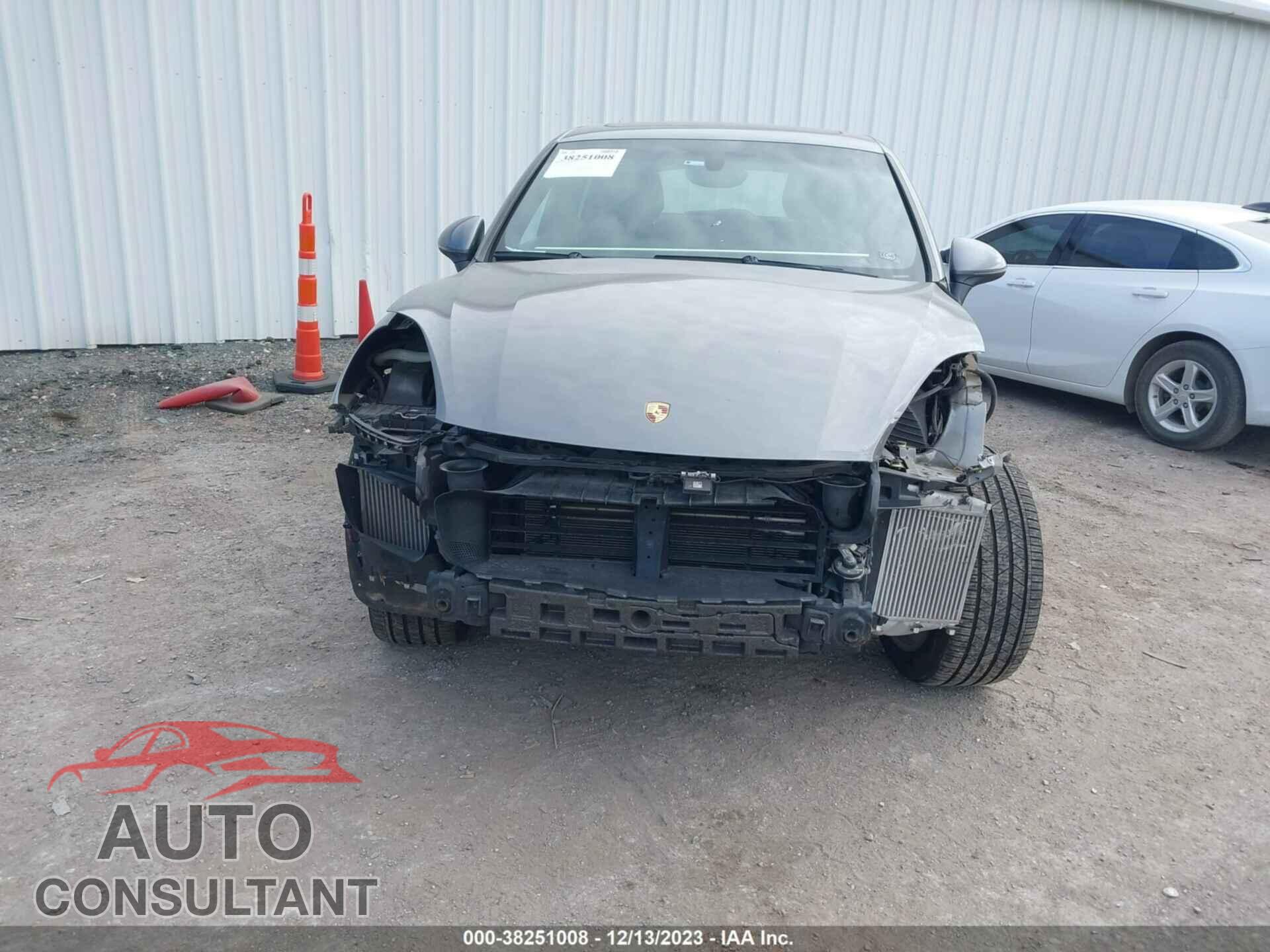 PORSCHE CAYENNE 2017 - WP1AB2A29HLA53735