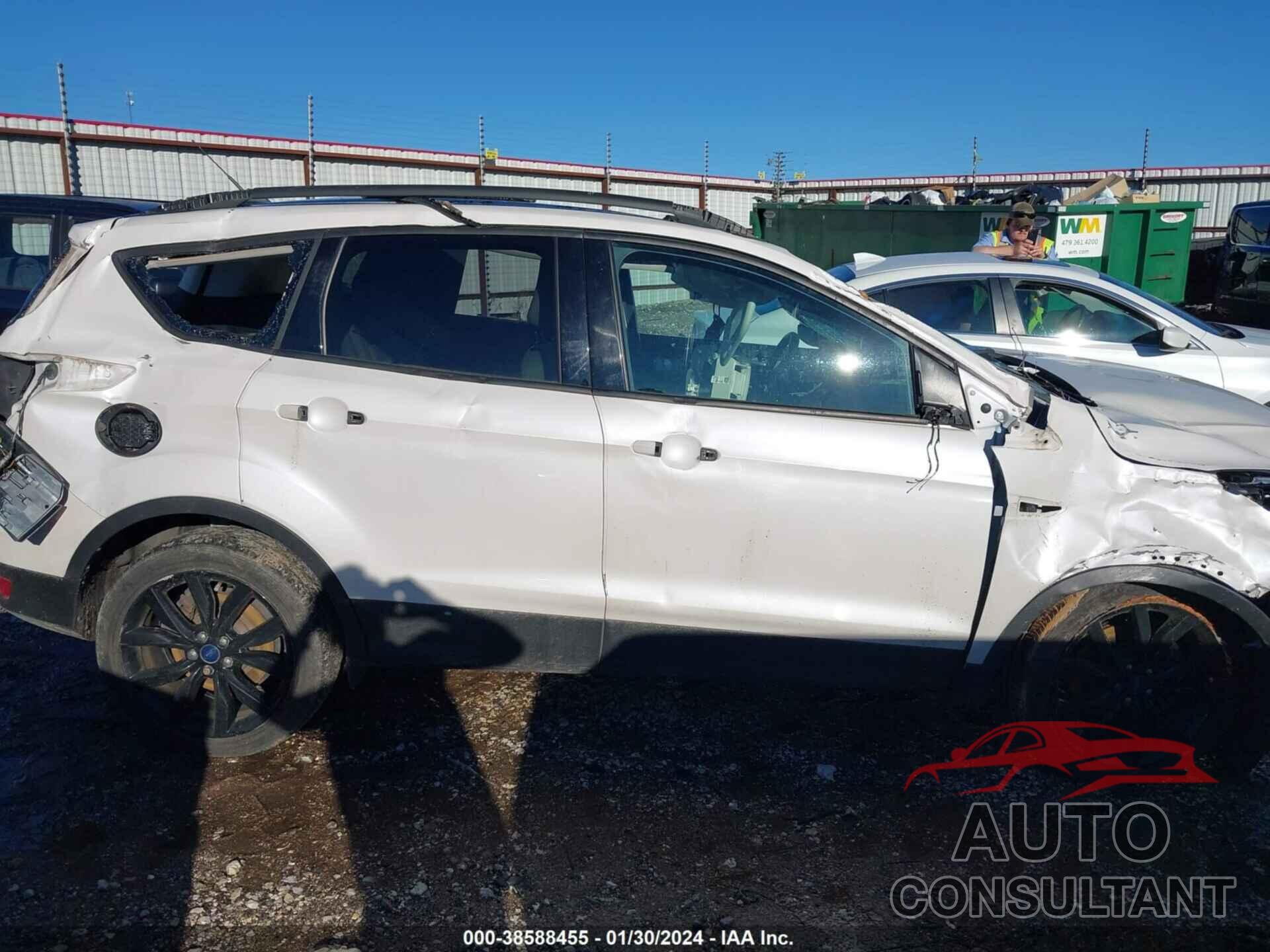 FORD ESCAPE 2018 - 1FMCU9HD4JUD54834