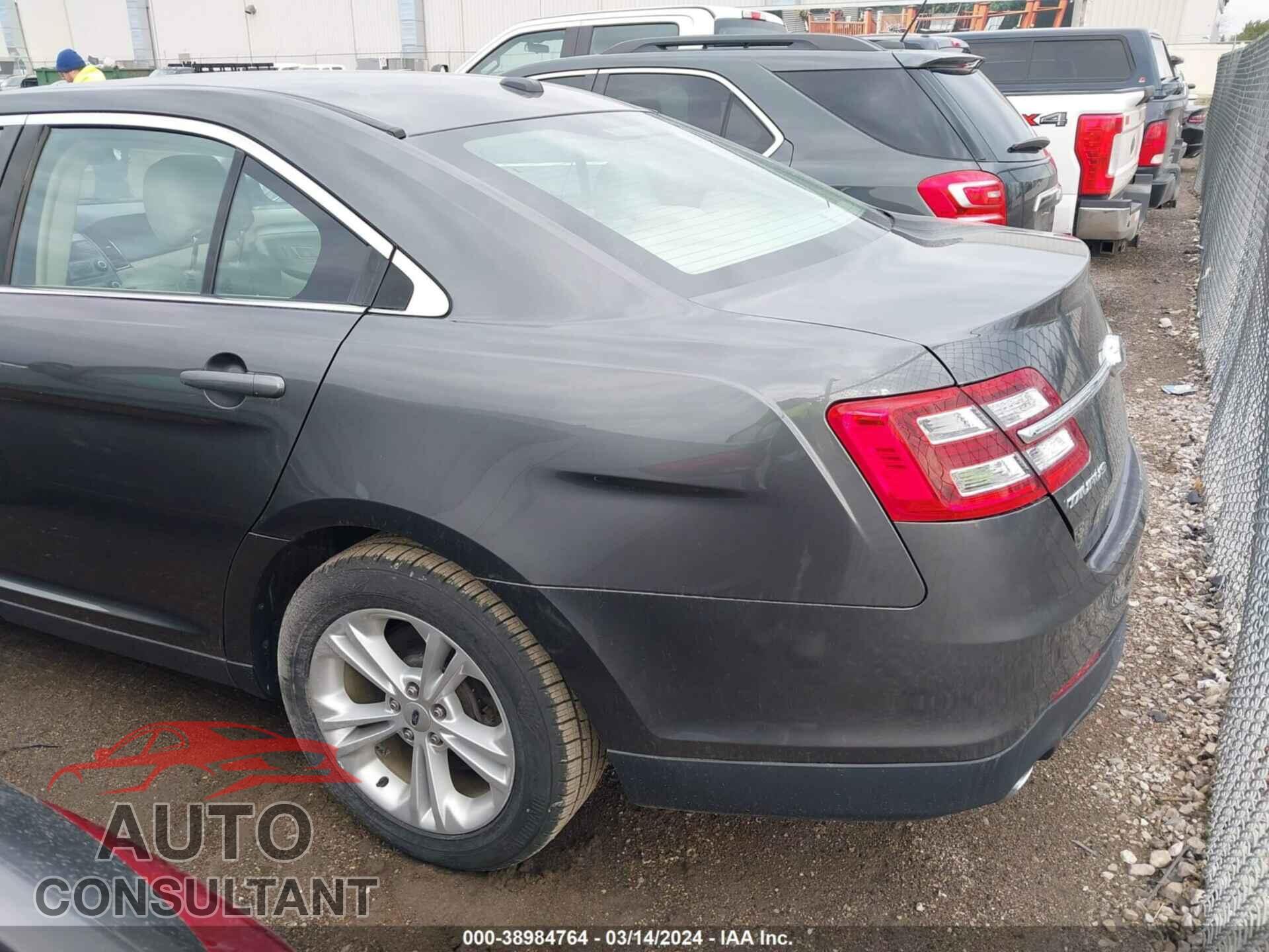 FORD TAURUS 2017 - 1FAHP2D82HG140456