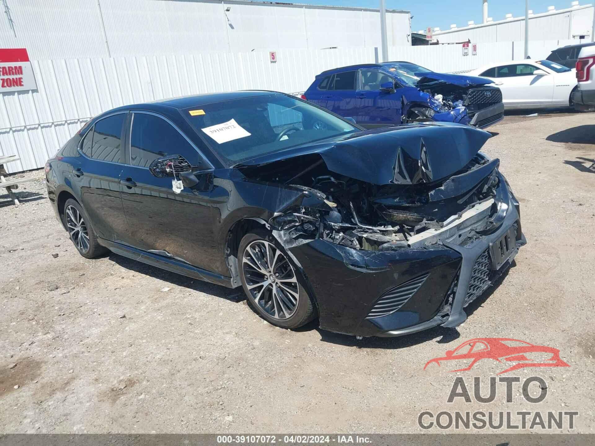 TOYOTA CAMRY 2018 - 4T1B11HK2JU660001