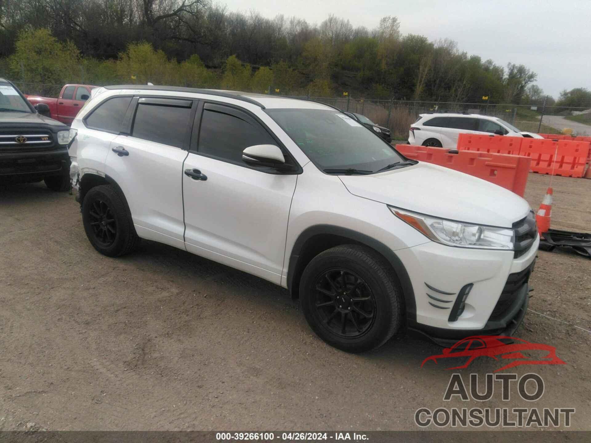 TOYOTA HIGHLANDER 2018 - 5TDJZRFH0JS494659