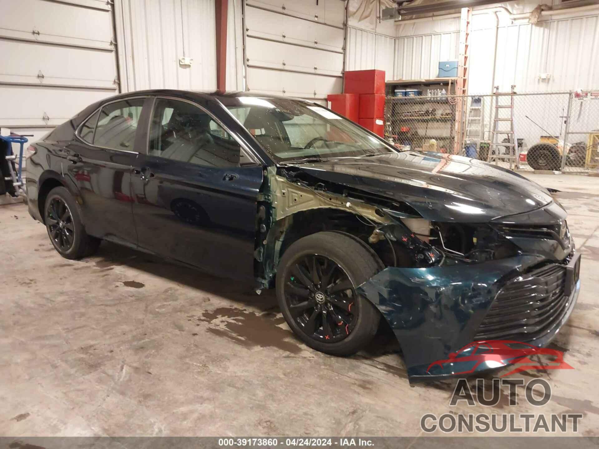 TOYOTA CAMRY 2018 - 4T1B11HK5JU601184