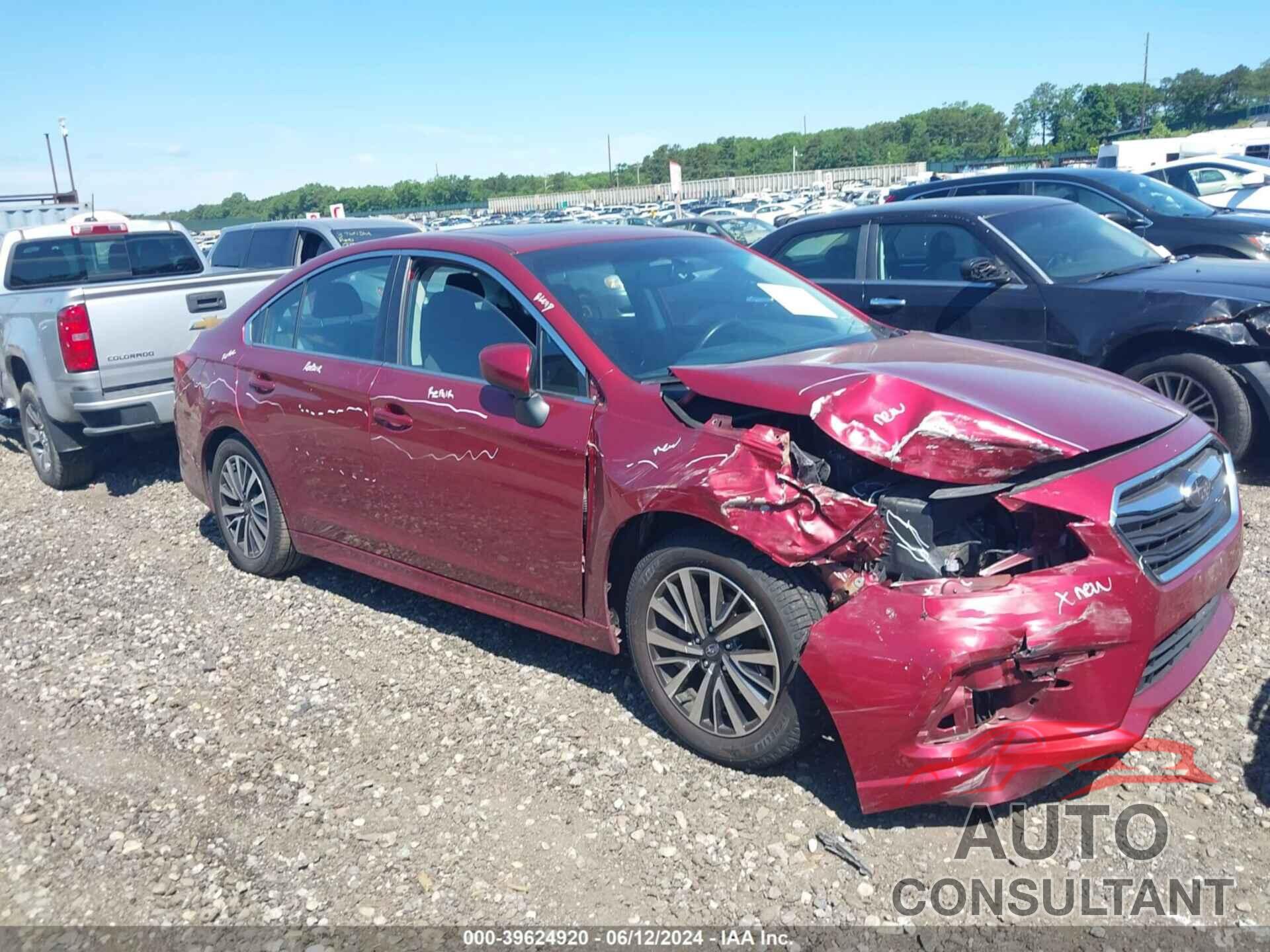 SUBARU LEGACY 2018 - 4S3BNAD61J3008851