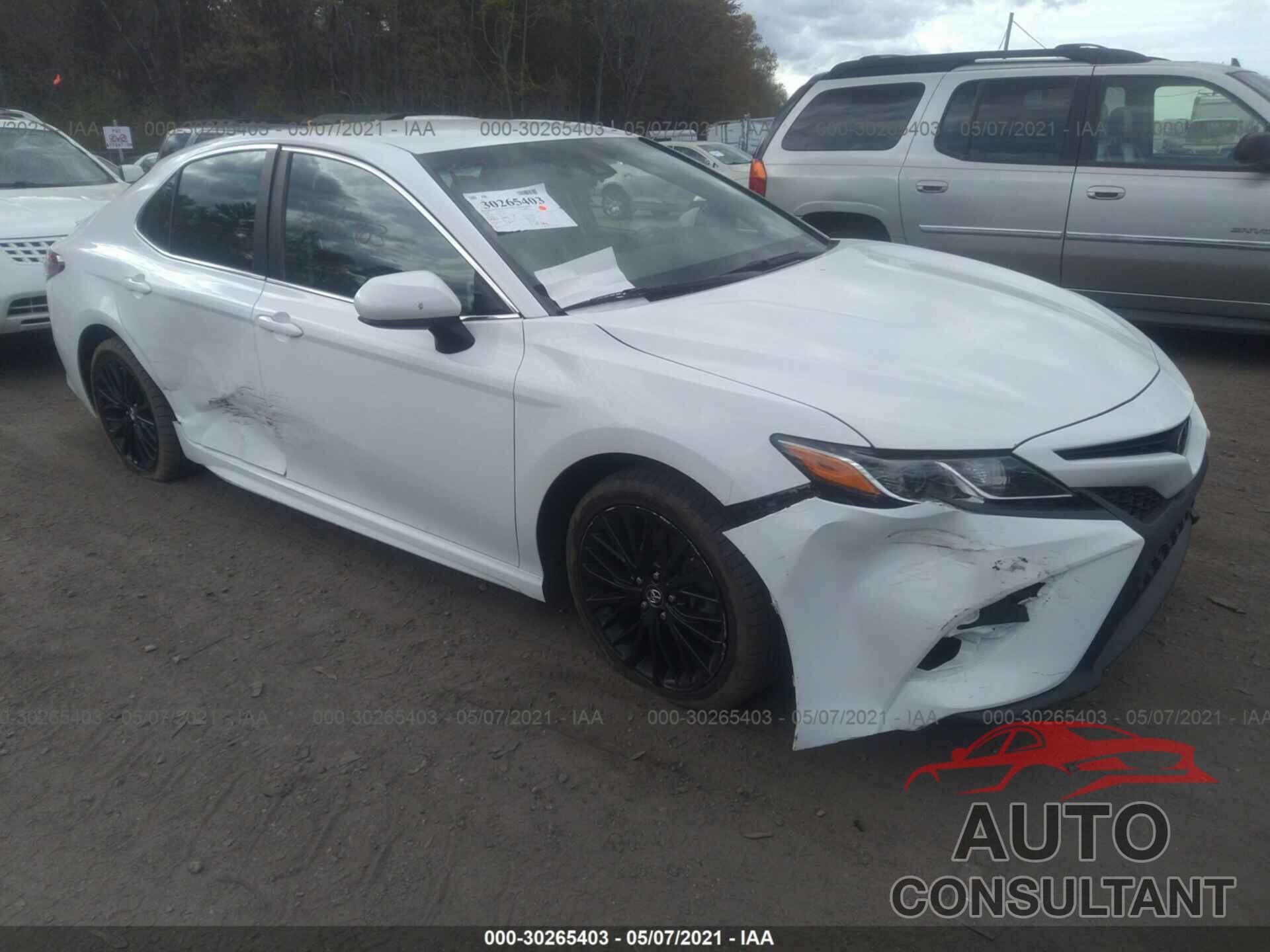 TOYOTA CAMRY 2018 - 4T1B11HK0JU086319