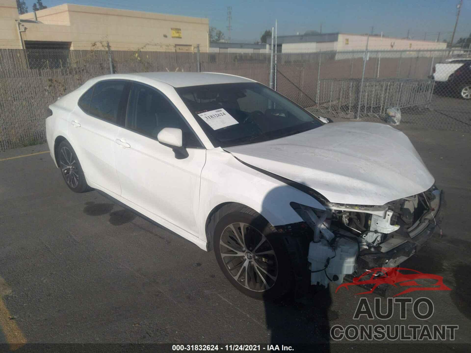 TOYOTA CAMRY 2018 - 4T1B11HK5JU586895