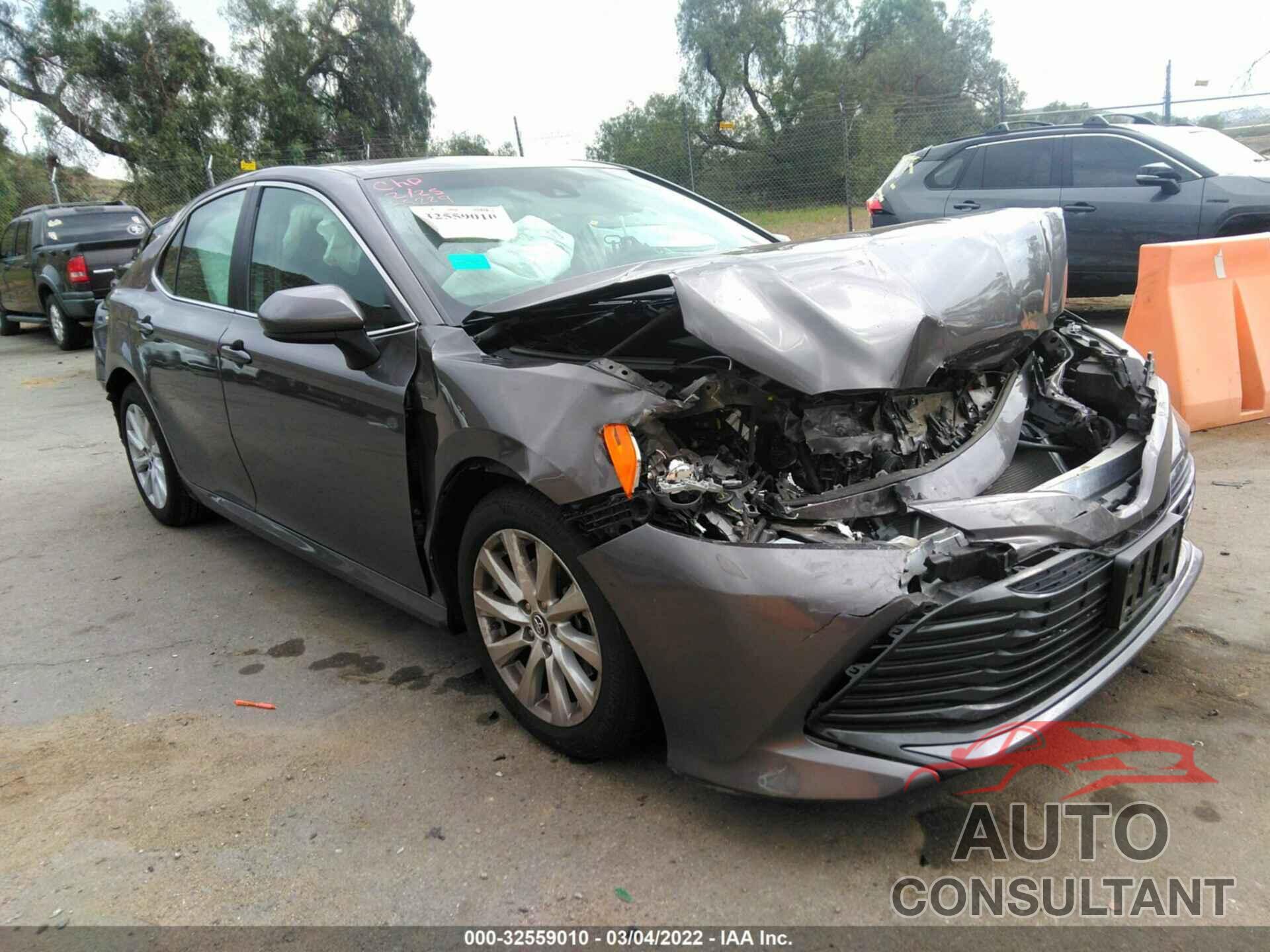 TOYOTA CAMRY 2018 - 4T1B11HK8JU150557