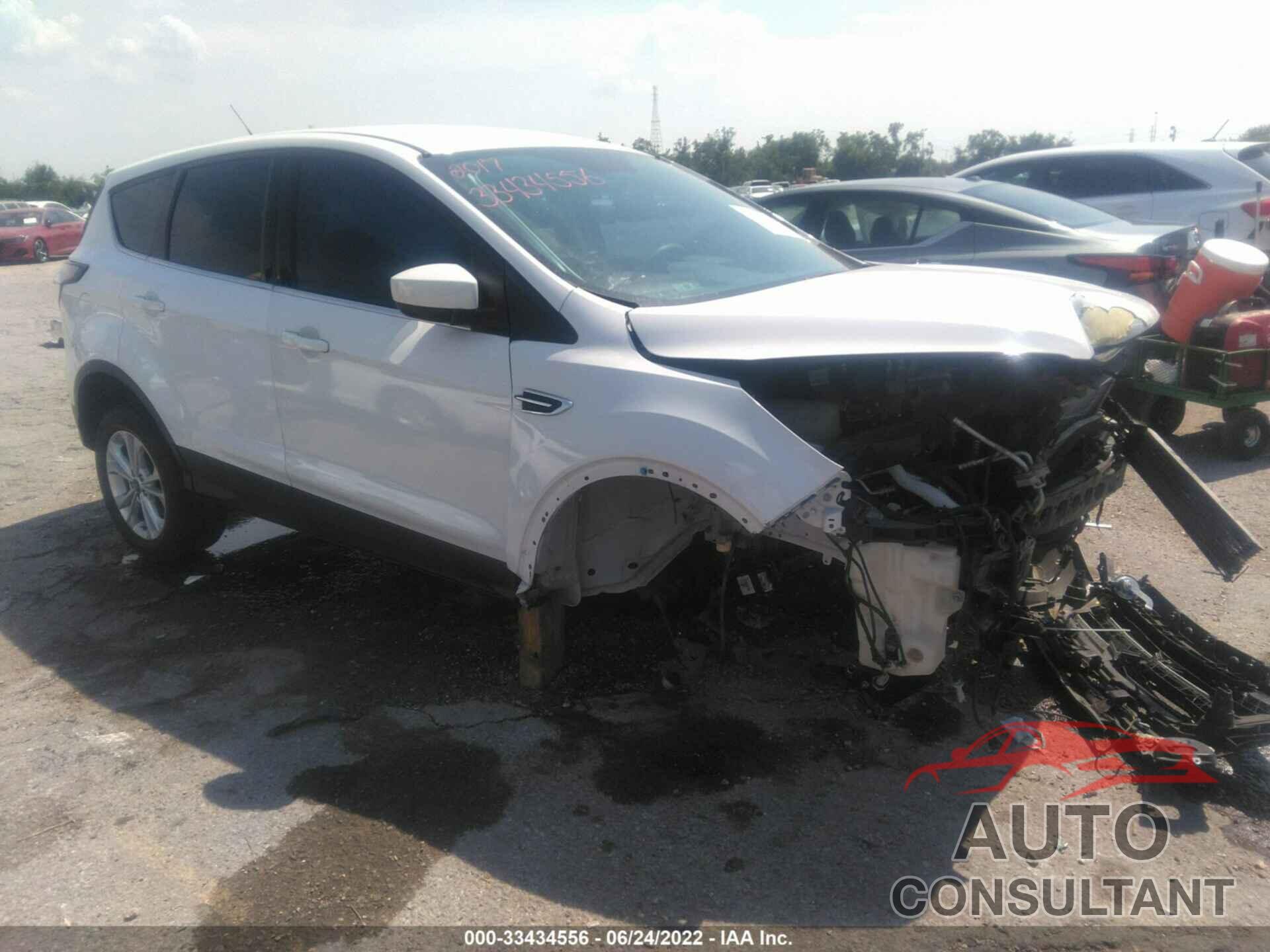 FORD ESCAPE 2017 - 1FMCU0GD8HUD15901