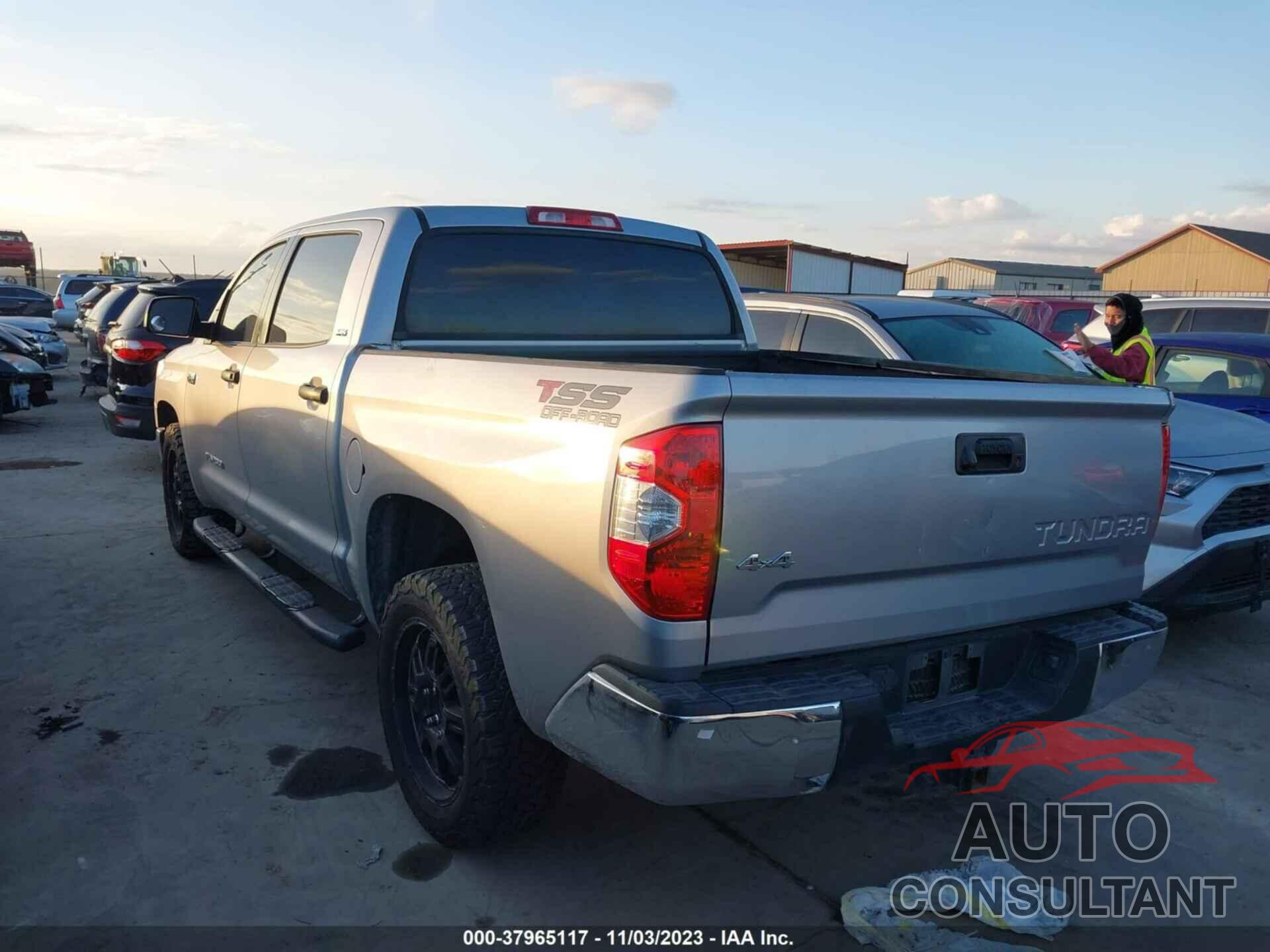 TOYOTA TUNDRA 2016 - 5TFDW5F17GX520307