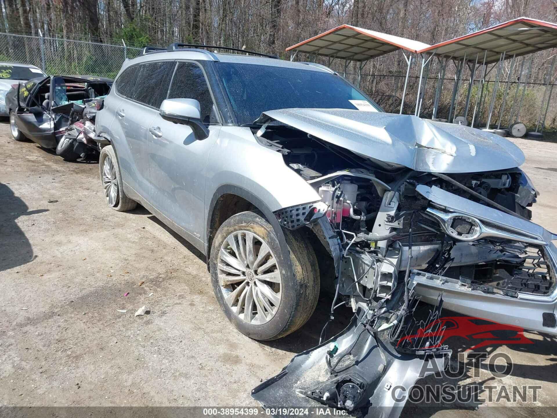 TOYOTA HIGHLANDER 2023 - 5TDEBRCH7PS112114