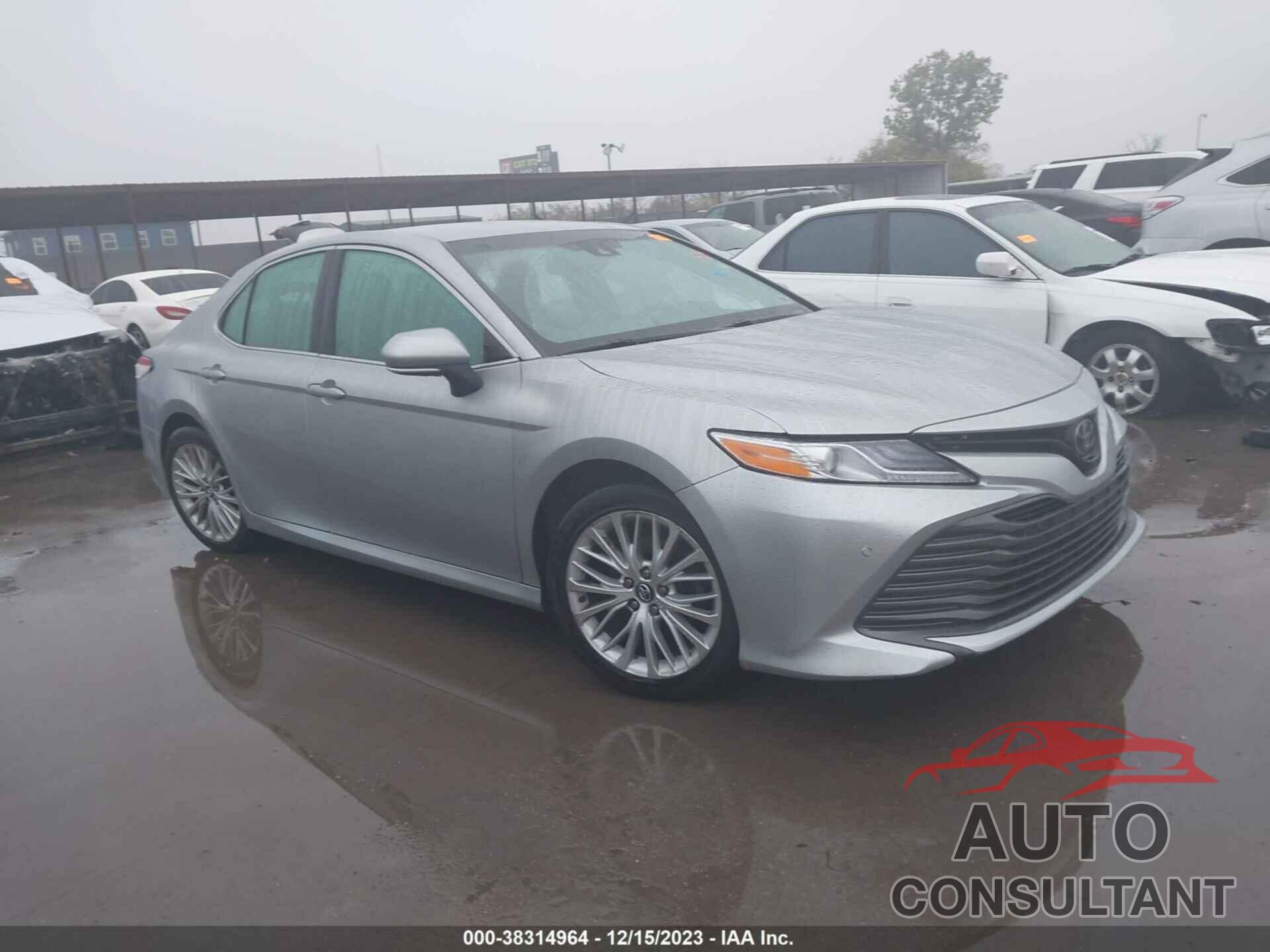 TOYOTA CAMRY 2018 - 4T1B11HK4JU086114