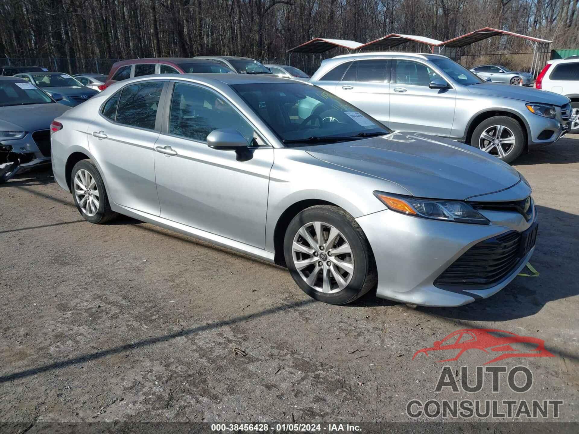 TOYOTA CAMRY 2018 - 4T1B11HK3JU508552