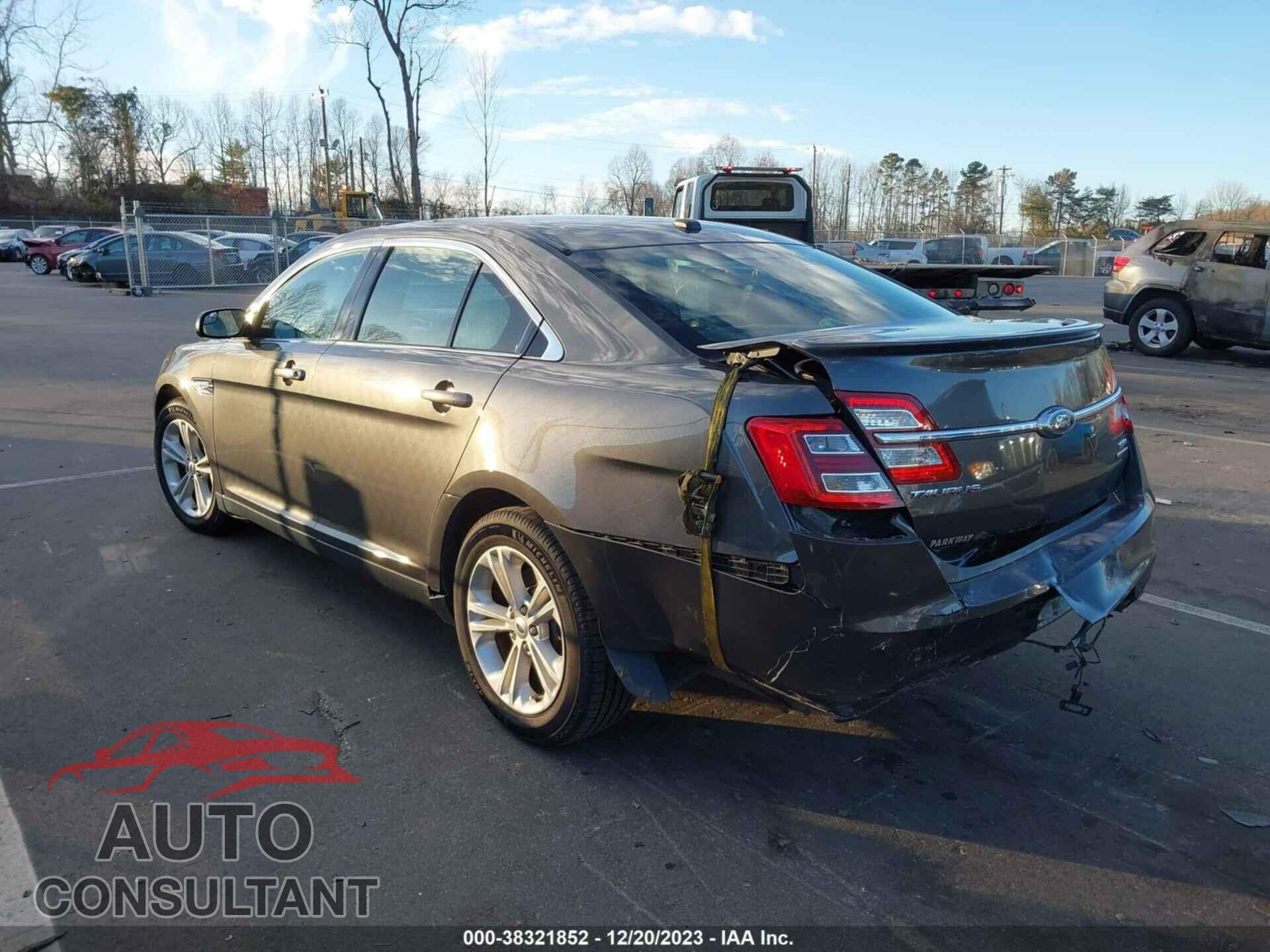 FORD TAURUS 2018 - 1FAHP2E83JG108703