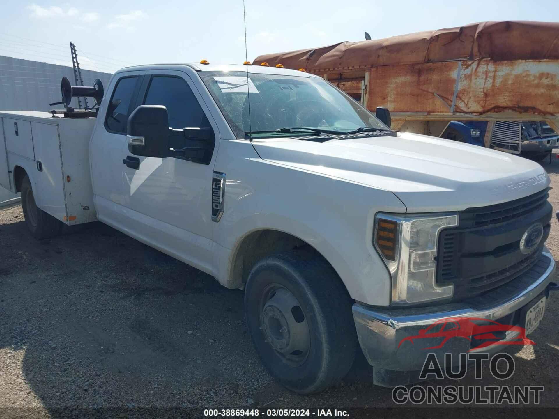 FORD F-350 CHASSIS 2019 - 1FD8X3G68KED52013