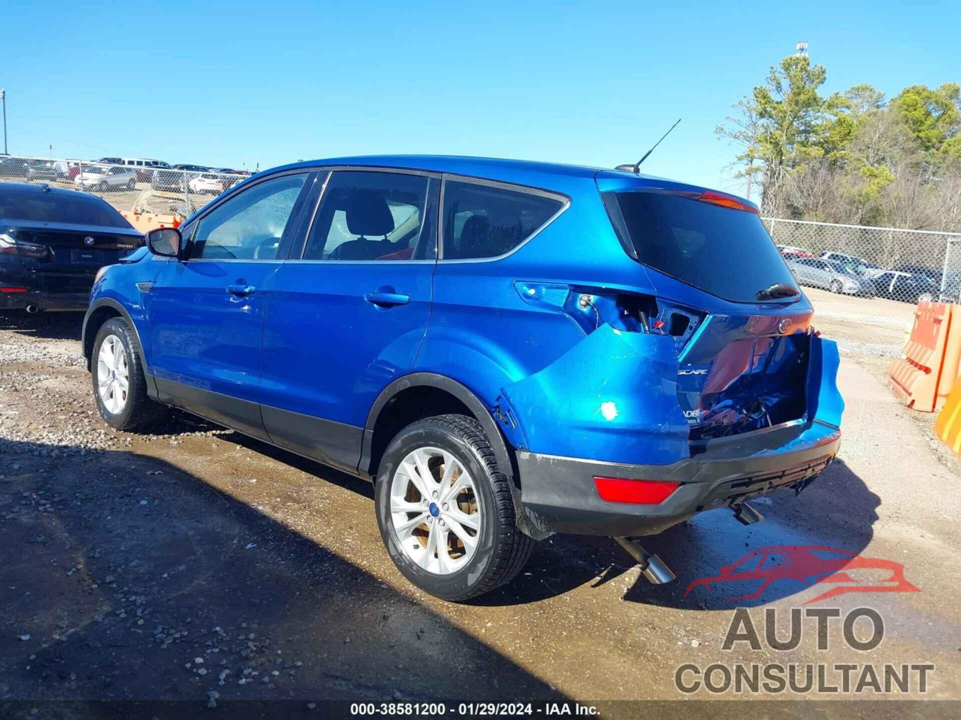 FORD ESCAPE 2017 - 1FMCU0GD5HUE64332