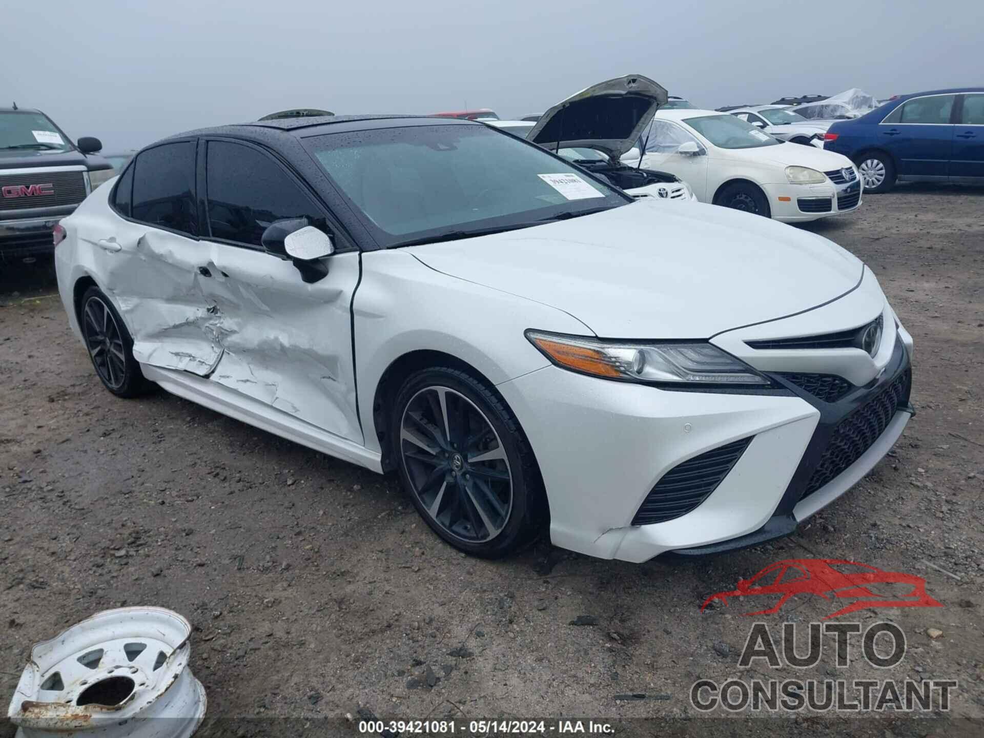 TOYOTA CAMRY 2018 - 4T1B61HK1JU068221