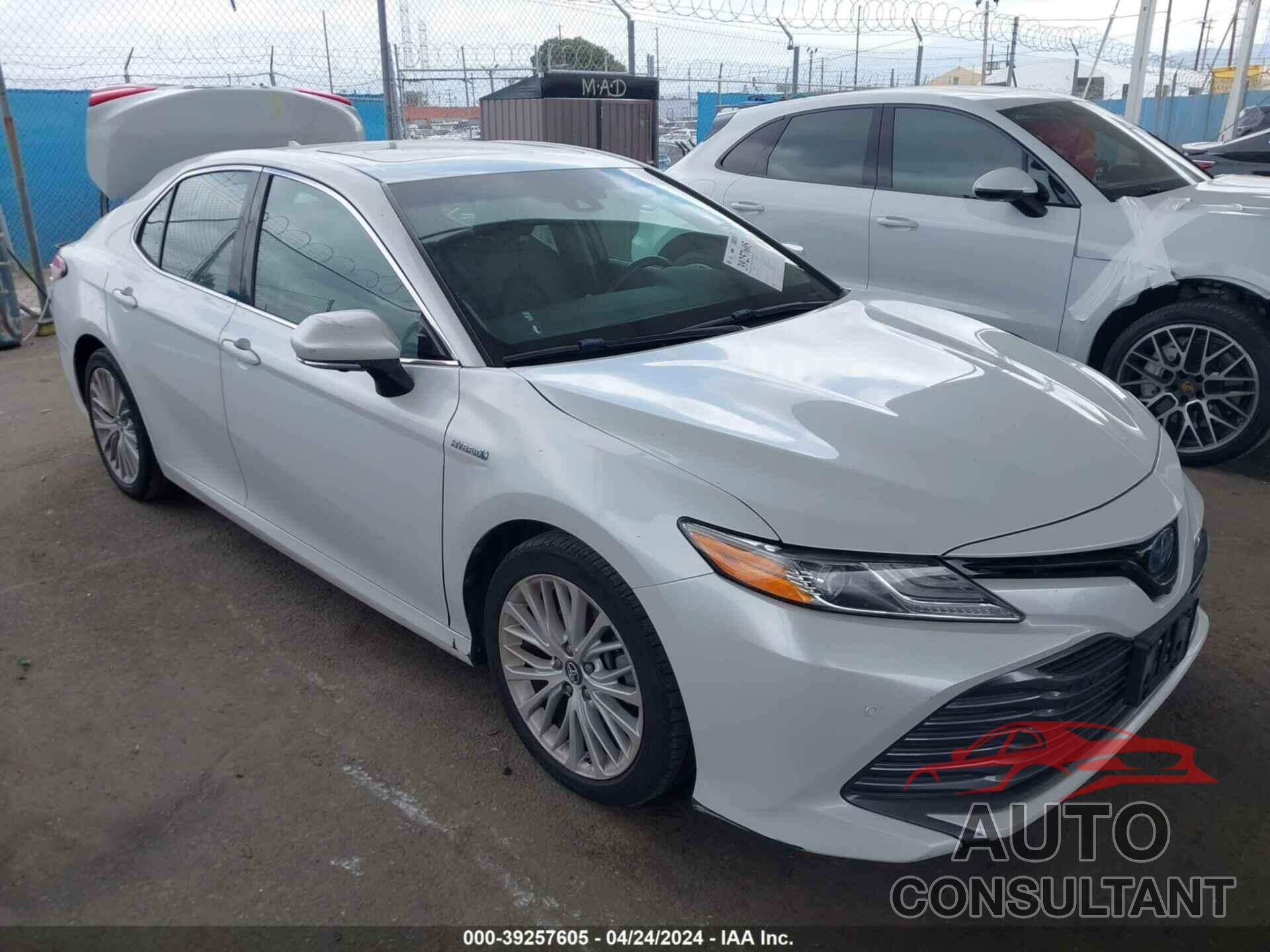 TOYOTA CAMRY 2018 - 4T1B21HK4JU006436