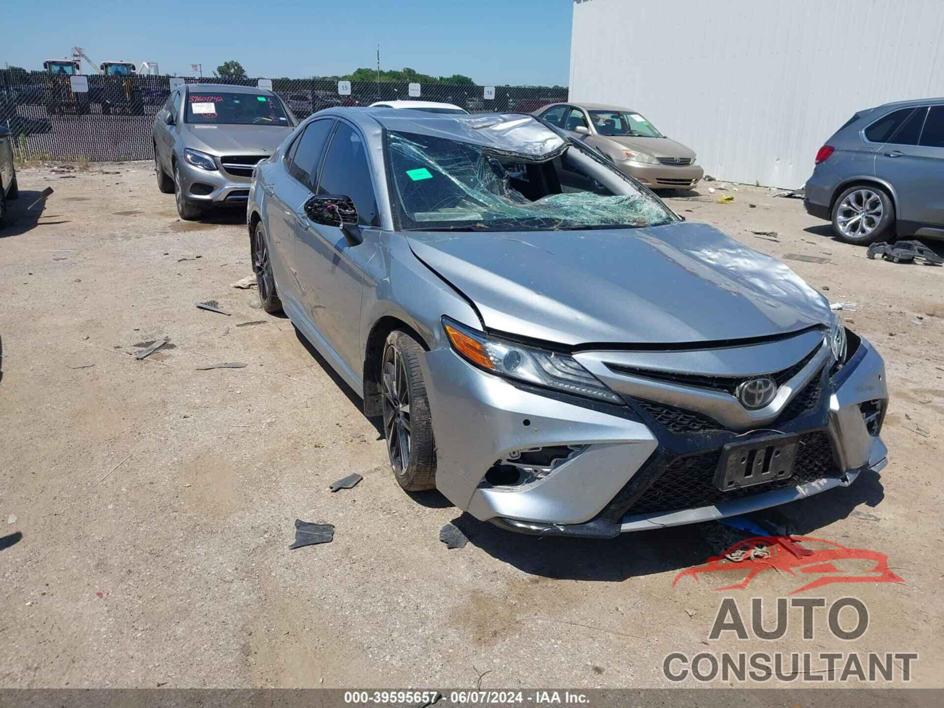TOYOTA CAMRY 2018 - 4T1B61HK0JU045559