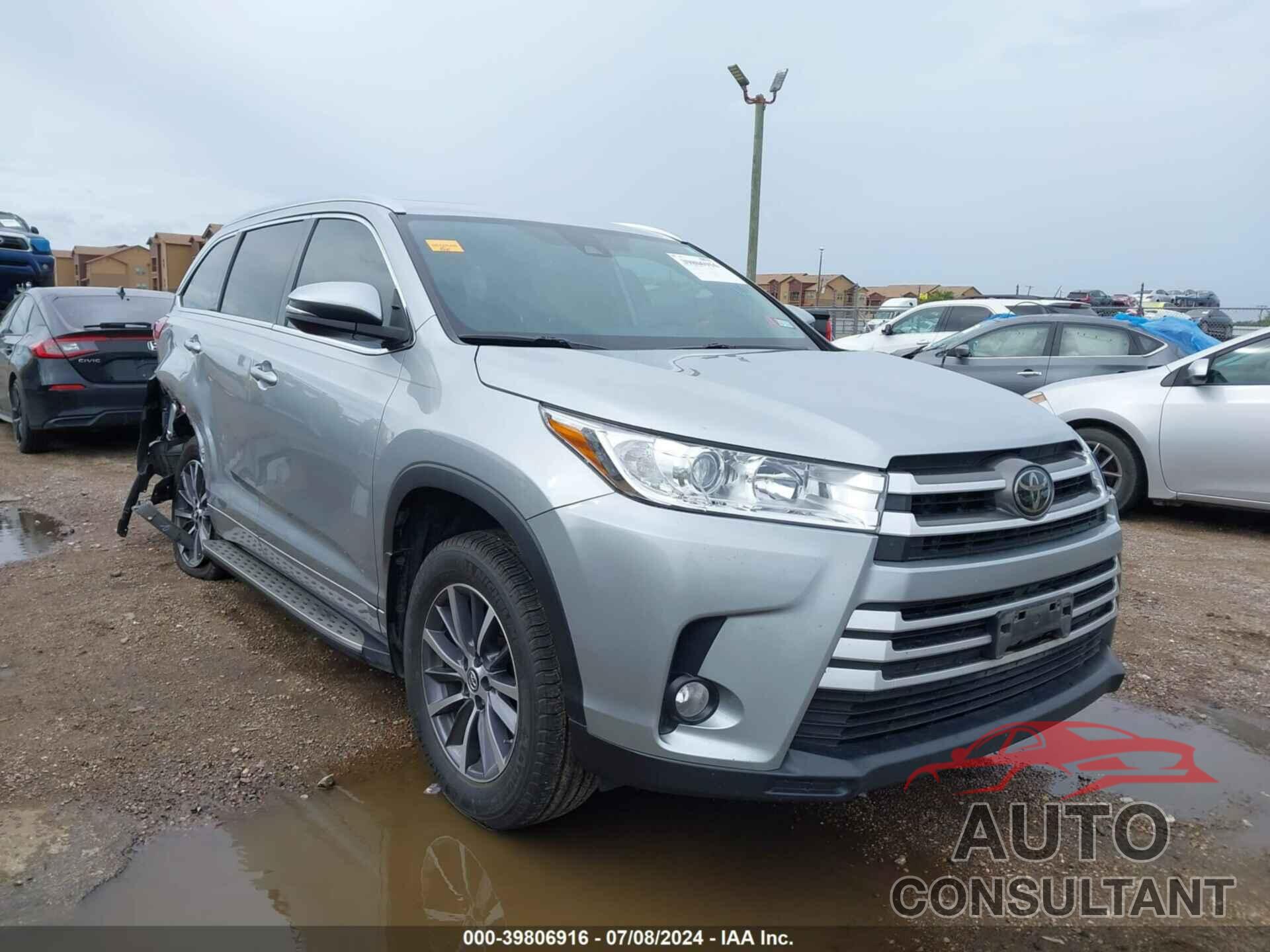 TOYOTA HIGHLANDER 2018 - 5TDKZRFH3JS264831