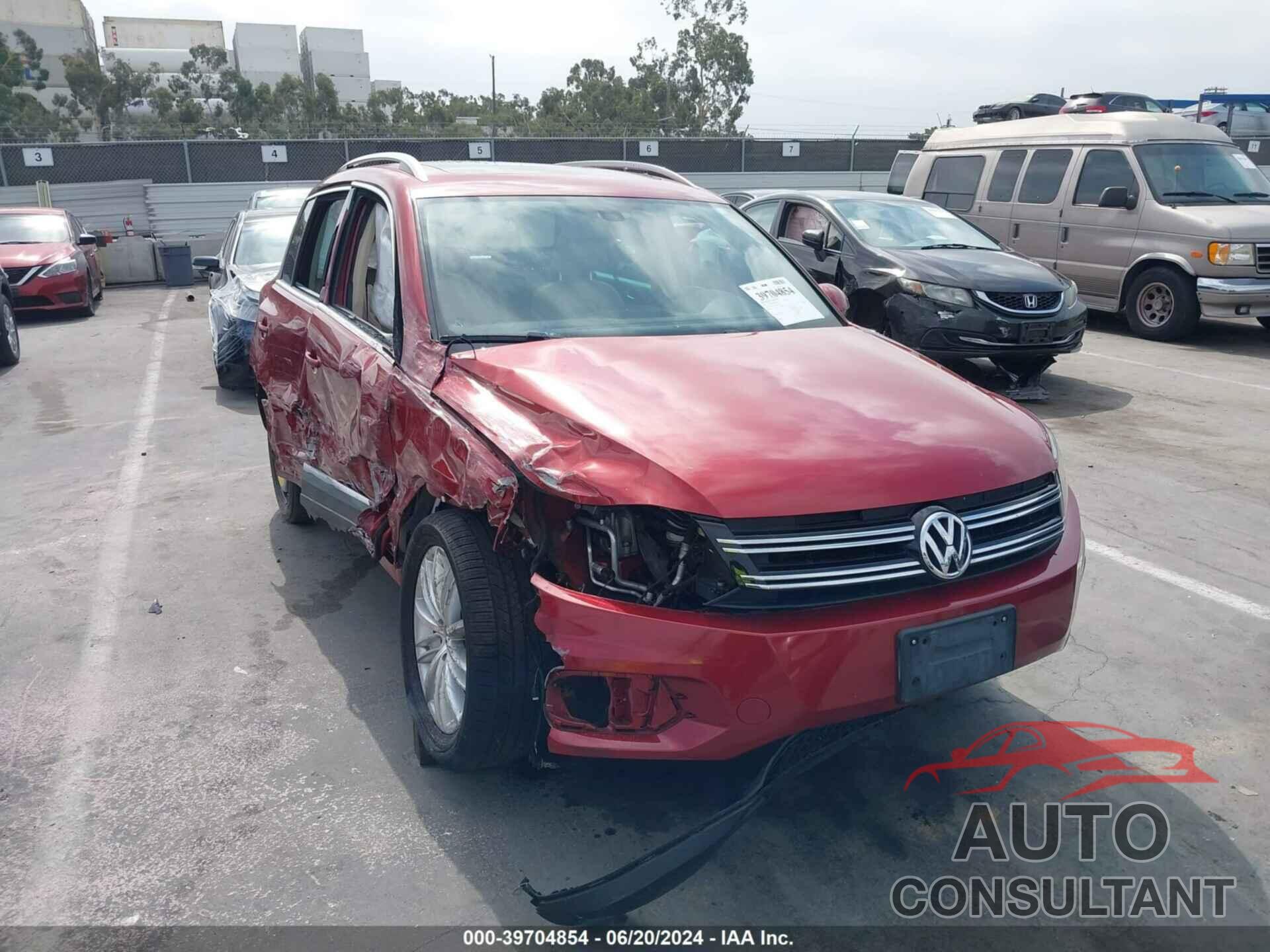 VOLKSWAGEN TIGUAN 2016 - WVGAV7AX5GW069120