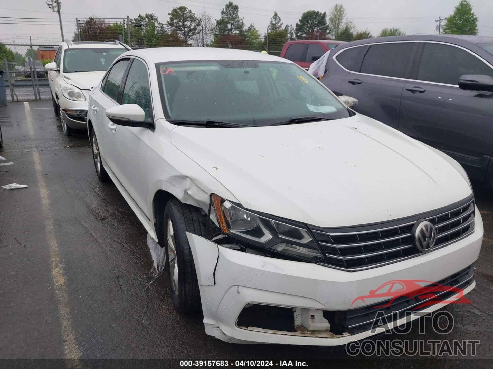 VOLKSWAGEN PASSAT 2017 - 1VWAT7A34HC028016