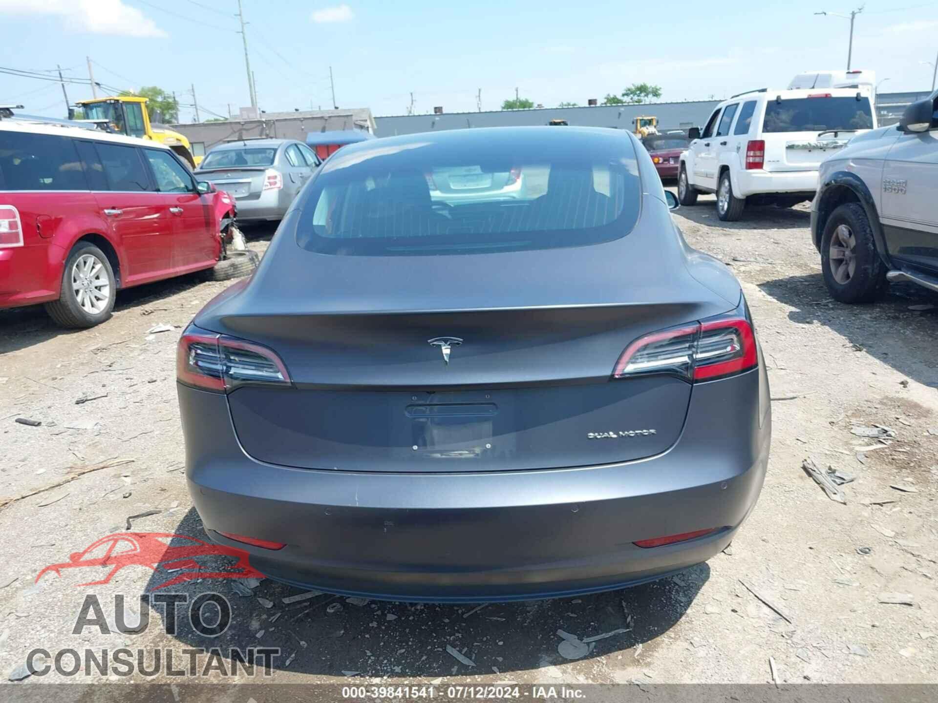 TESLA MODEL 3 2018 - 5YJ3E1EB5JF145357