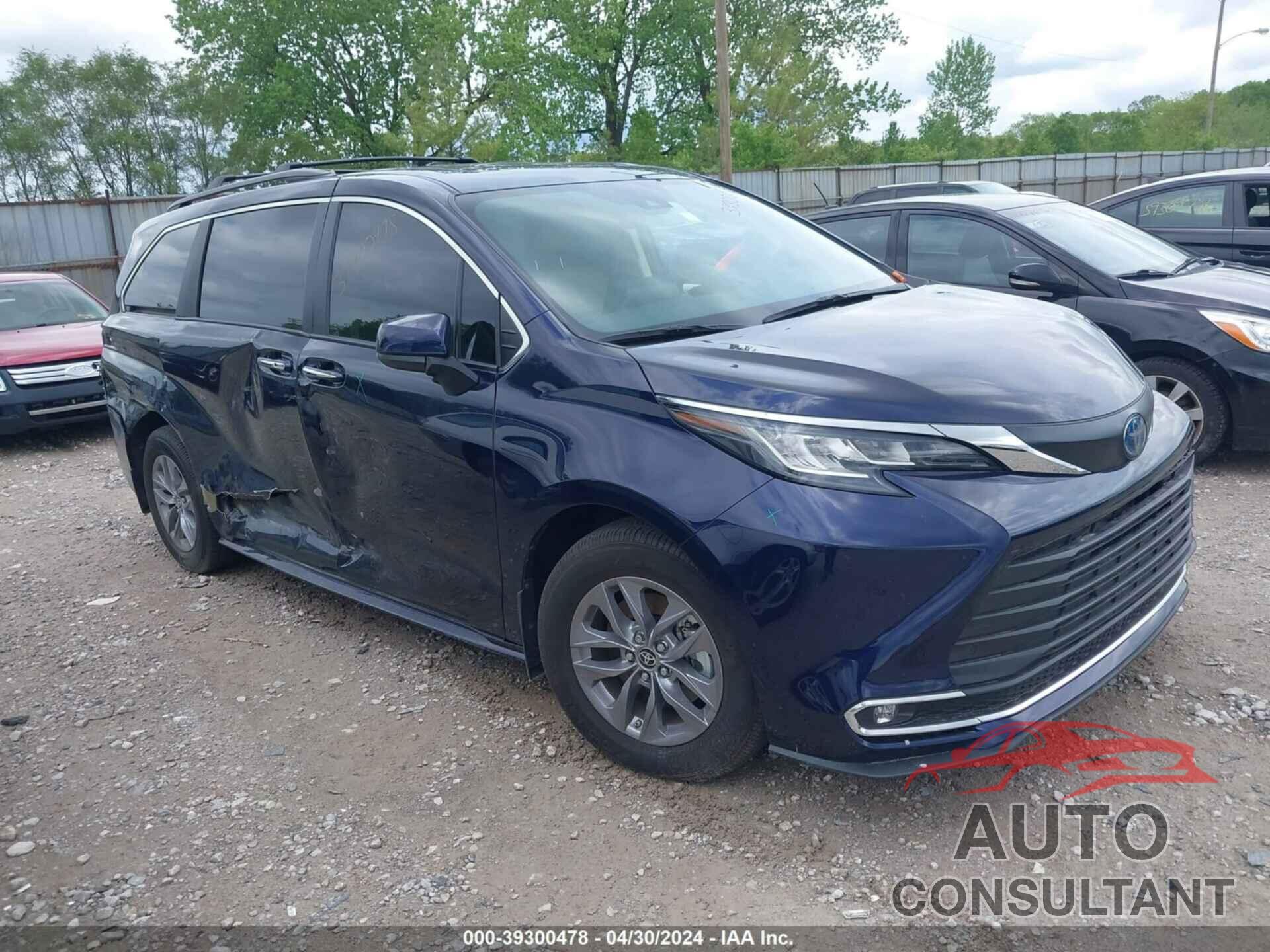 TOYOTA SIENNA 2022 - 5TDJRKEC9NS110560