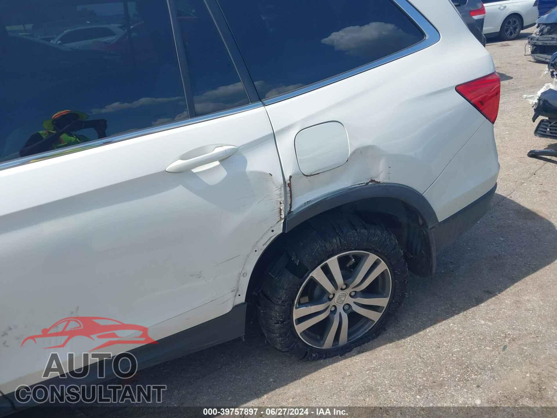 HONDA PILOT 2017 - 5FNYF5H75HB016921