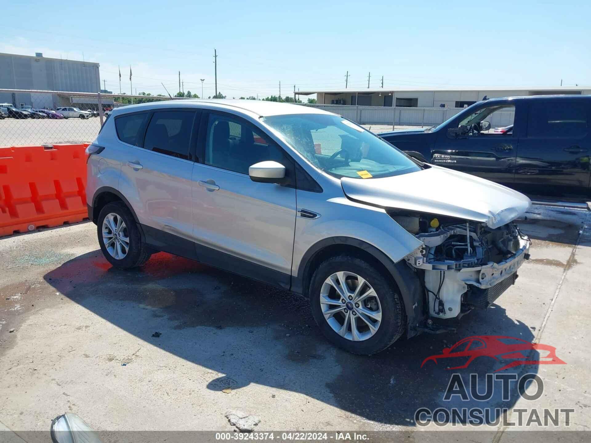 FORD ESCAPE 2017 - 1FMCU9G92HUB04242