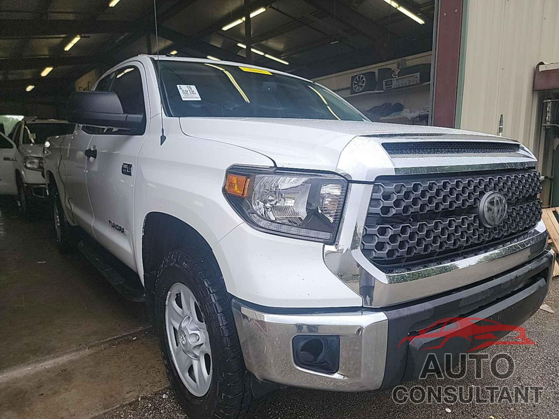 TOYOTA TUNDRA 2018 - 5TFUW5F13JX759442