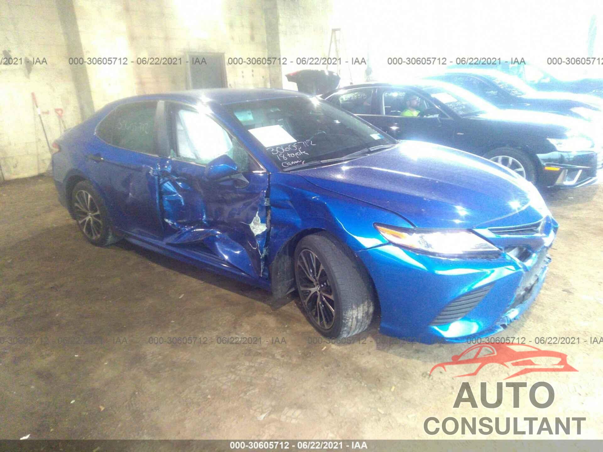 TOYOTA CAMRY 2018 - 4T1B11HK2JU023058