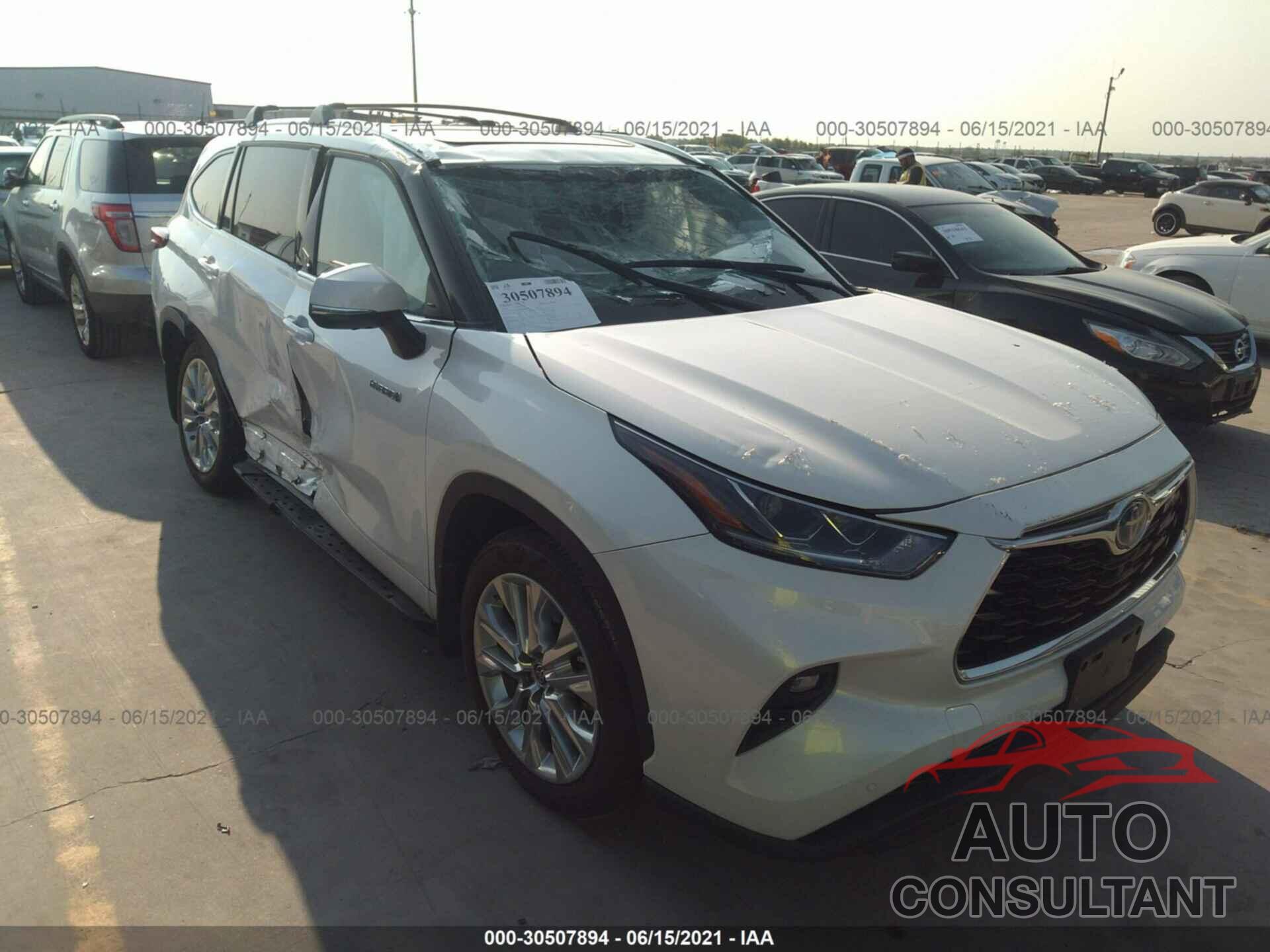TOYOTA HIGHLANDER 2021 - 5TDYARAH2MS004952