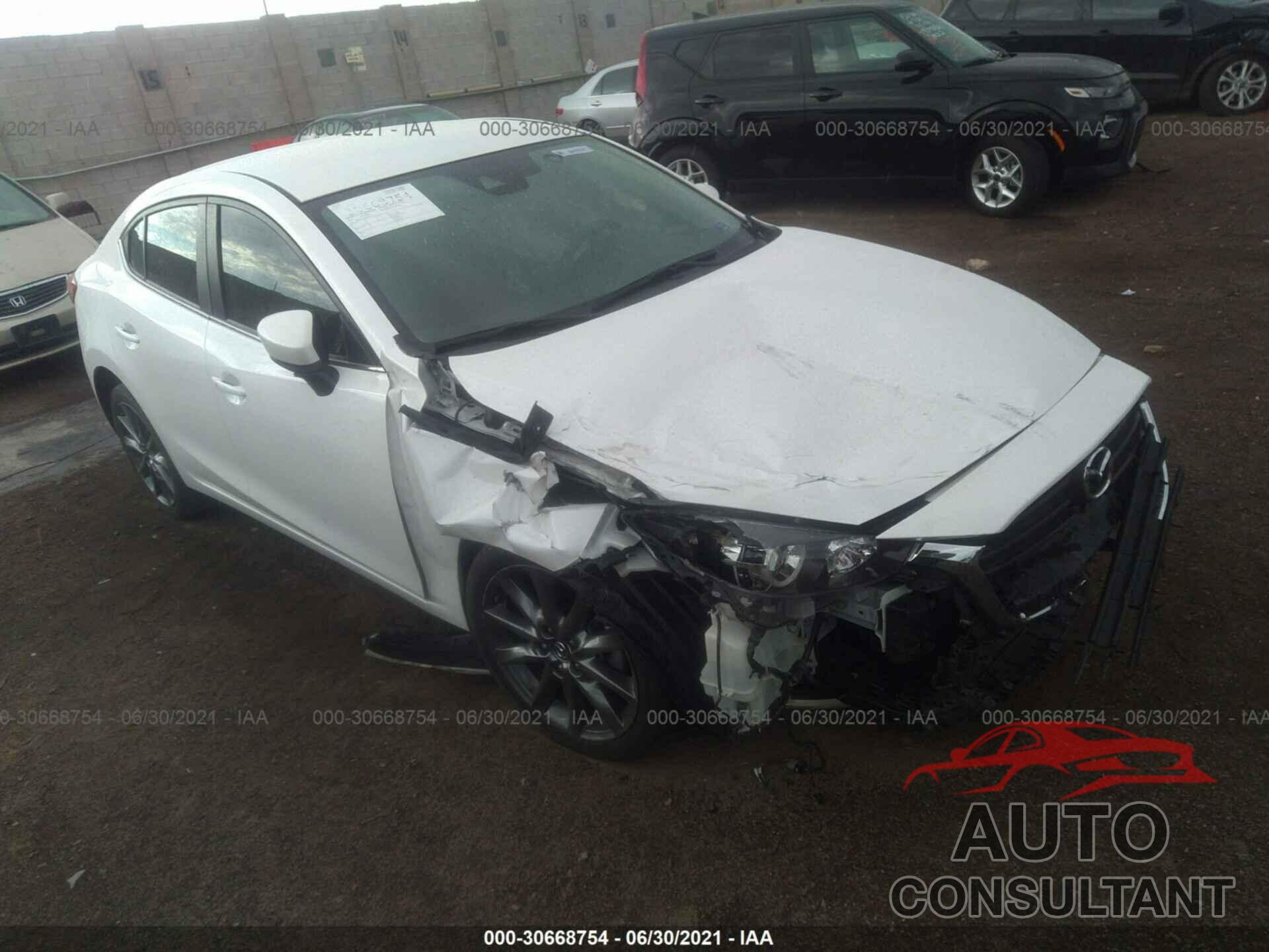 MAZDA MAZDA3 4-DOOR 2018 - 3MZBN1V31JM270045
