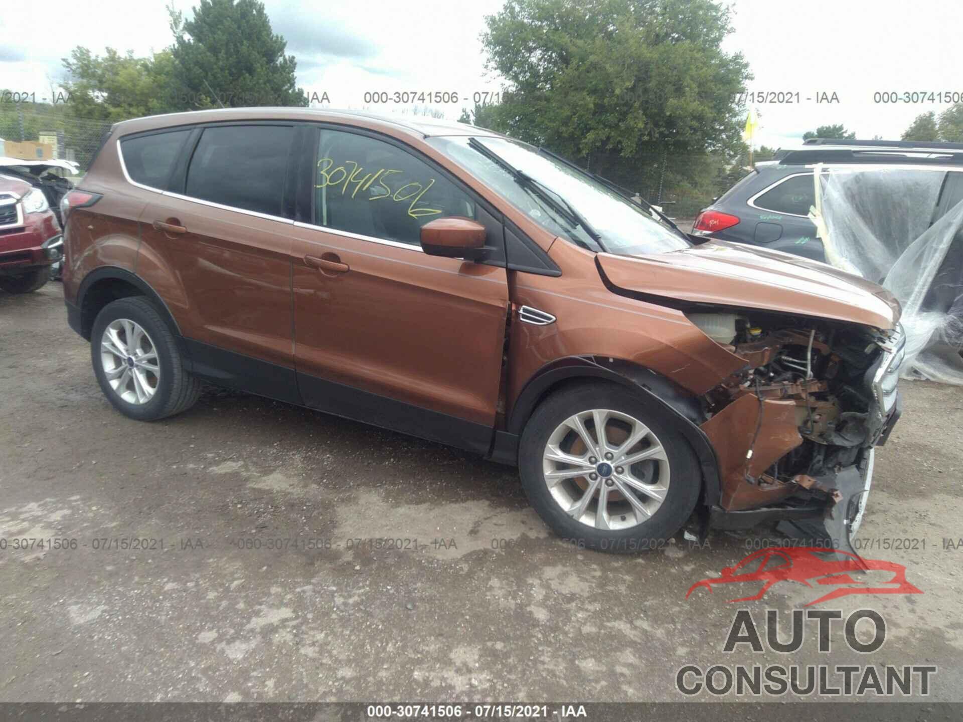 FORD ESCAPE 2017 - 1FMCU0GD5HUB49885